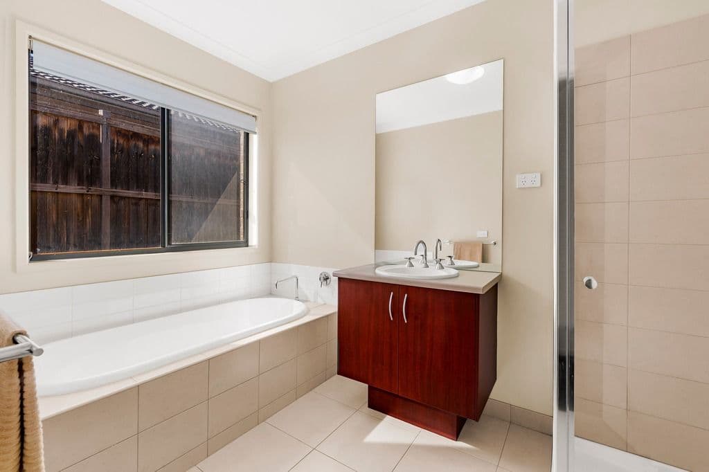 16 Kiora Avenue, Doreen VIC 3754, Doreen - Thumbnail 7