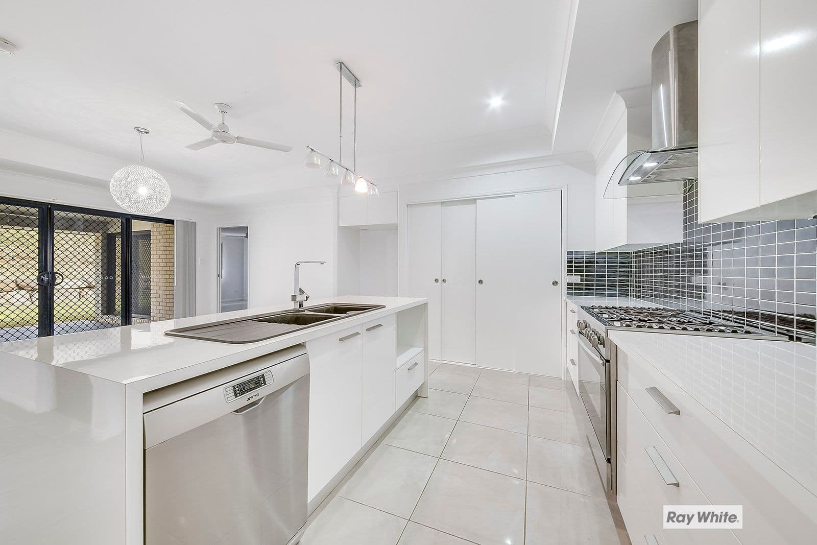 15 Bells Court, Rosslyn QLD 4703, Rosslyn - Thumbnail 5