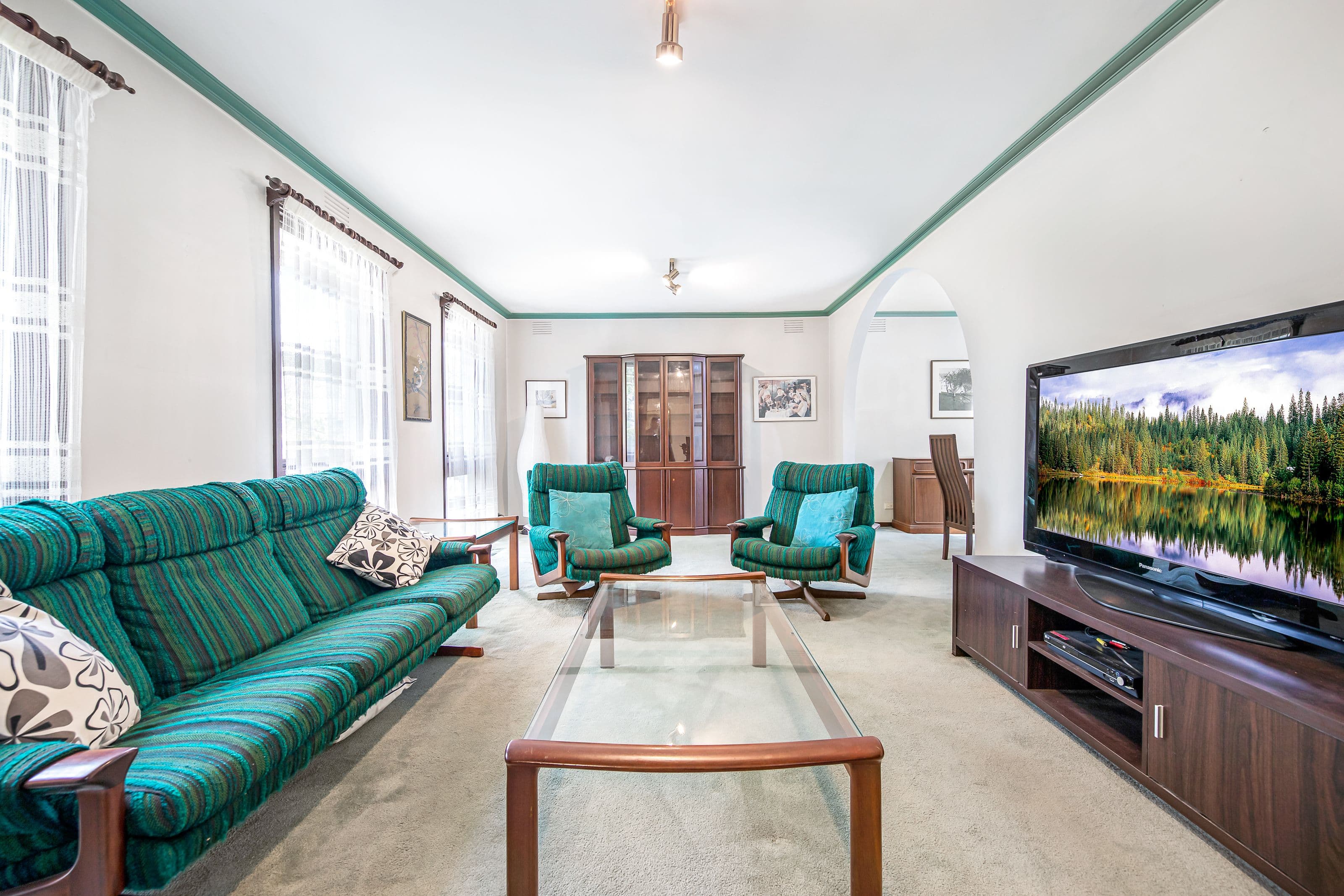 17 Crosby Drive, Glen Waverley VIC 3150, Glen Waverley - Thumbnail 2