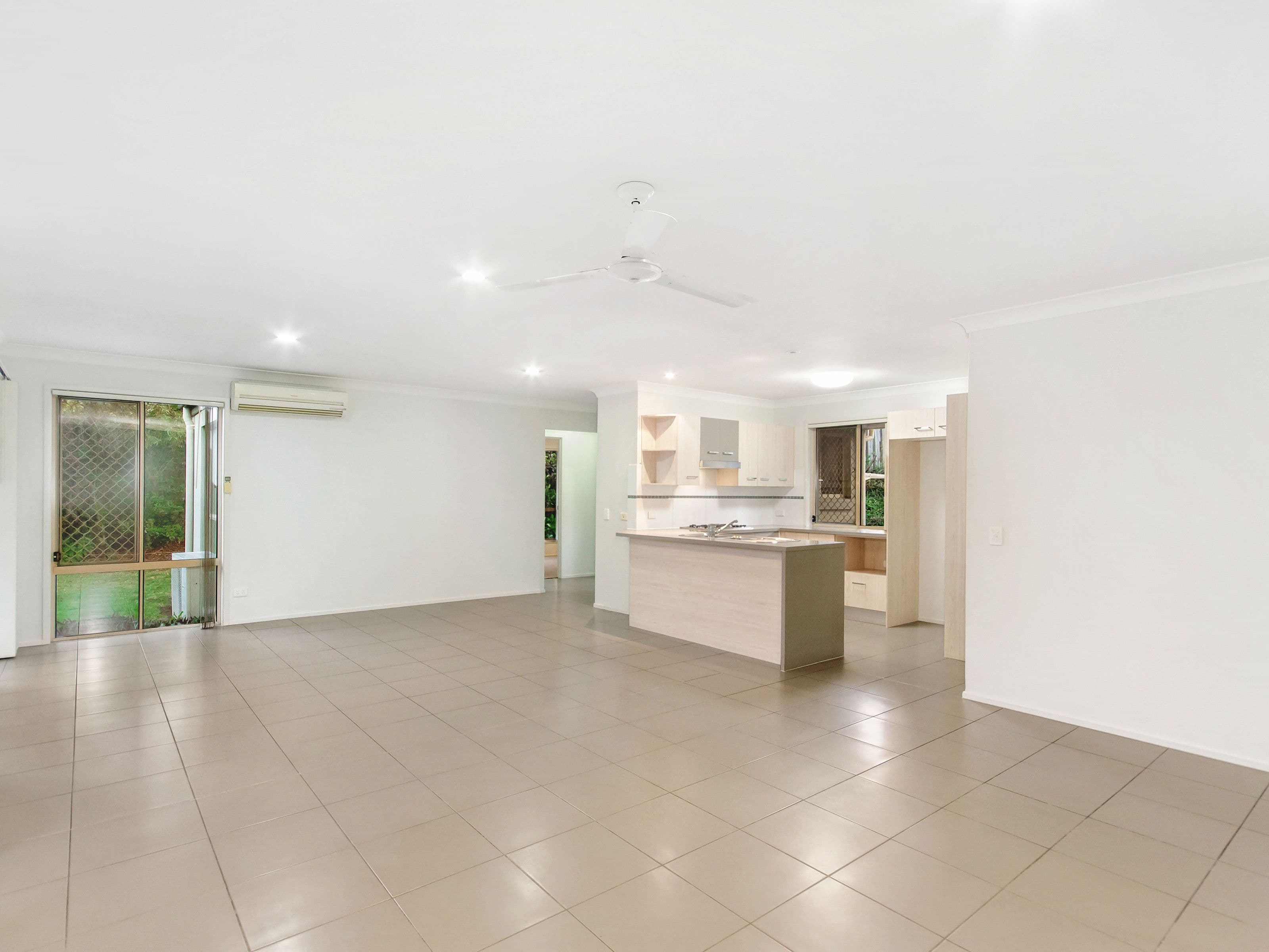 18 Silver Dawn Crescent, Oxenford QLD 4210, Oxenford - Thumbnail 7