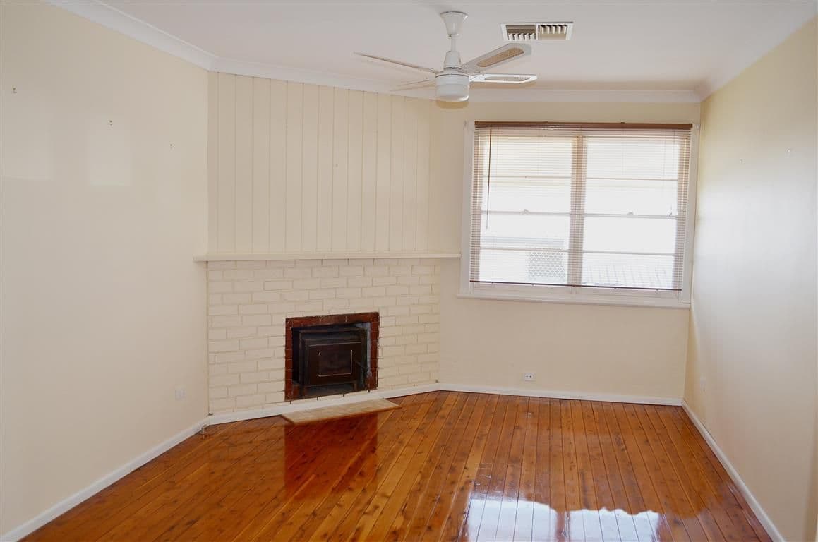 53 Carey Street, Tumut - Thumbnail 5