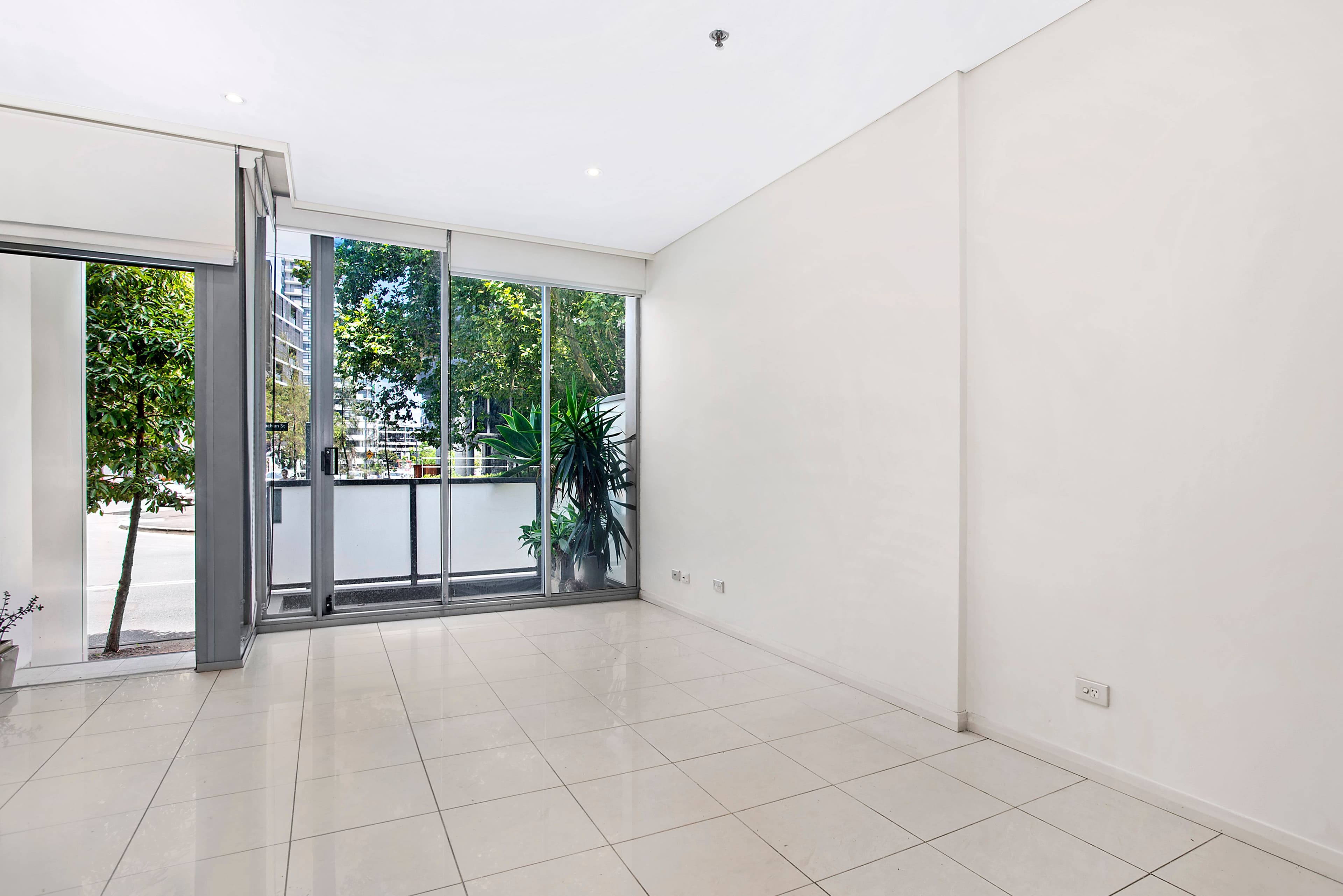 2 Lachlan Street, Waterloo NSW 2017, Waterloo - Thumbnail 2