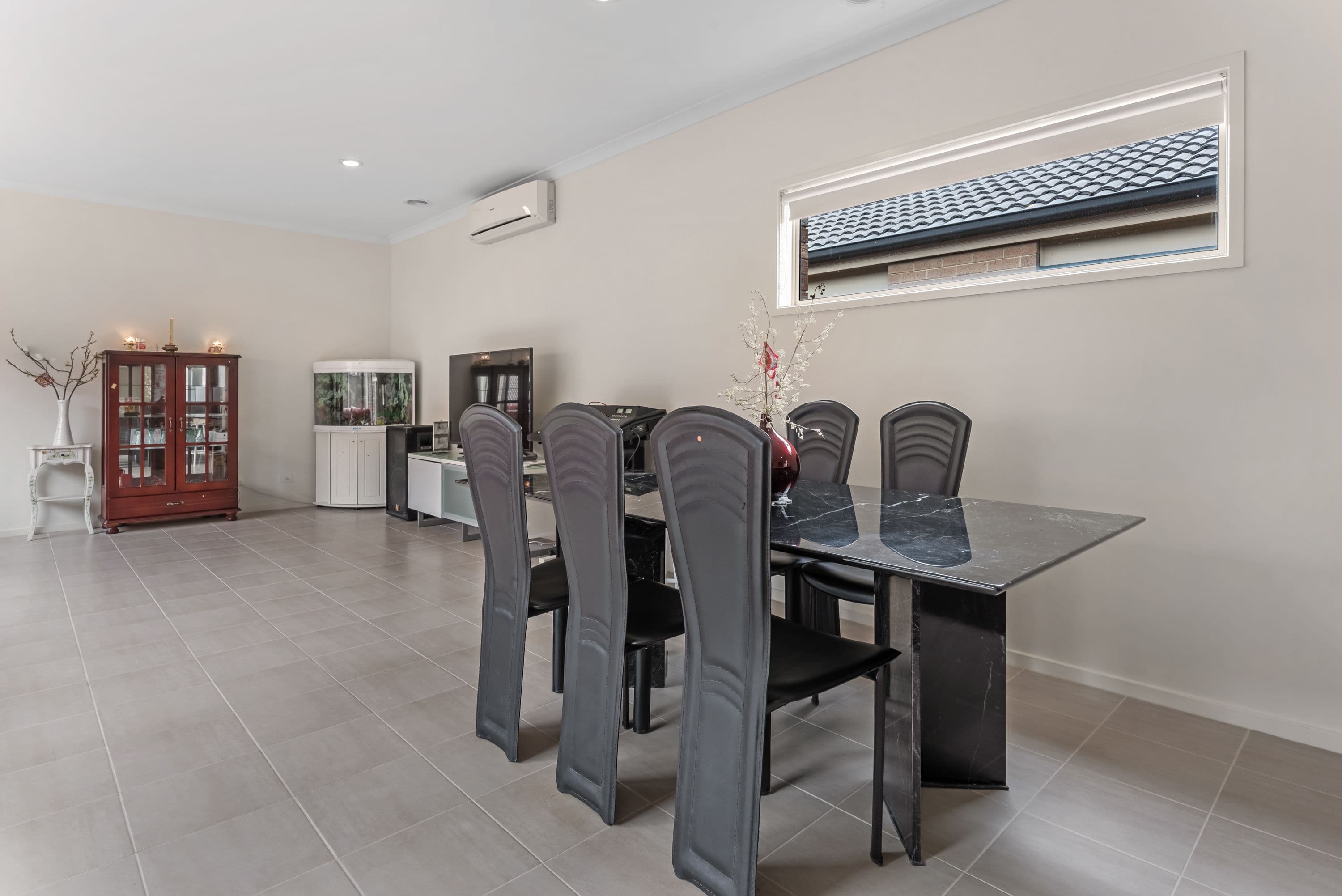27 Clarendon Avenue, Craigieburn VIC 3064, Craigieburn - Thumbnail 4