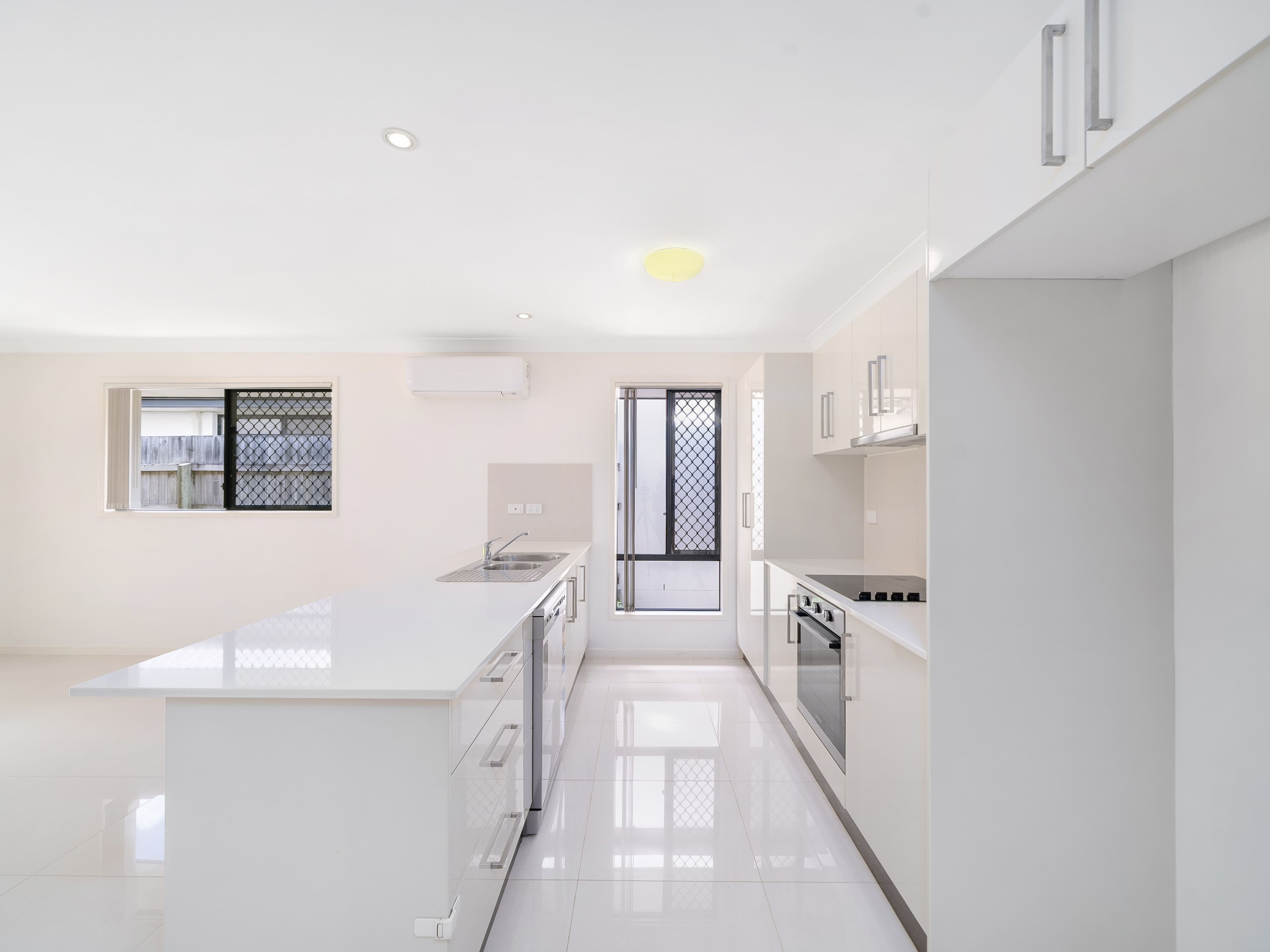 16 Kingdom Circuit, North Lakes QLD 4509, North Lakes - Thumbnail 3