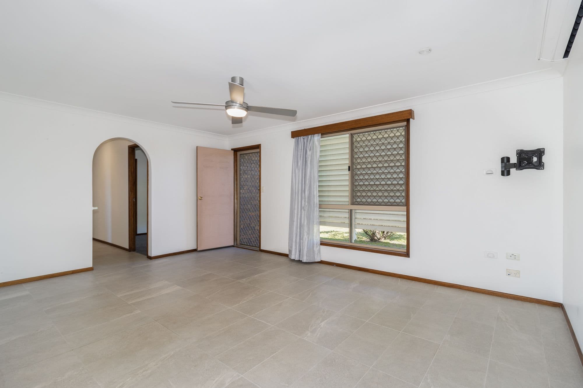 814 Boat Harbour Drive, Urangan QLD 4655, Urangan - Thumbnail 4
