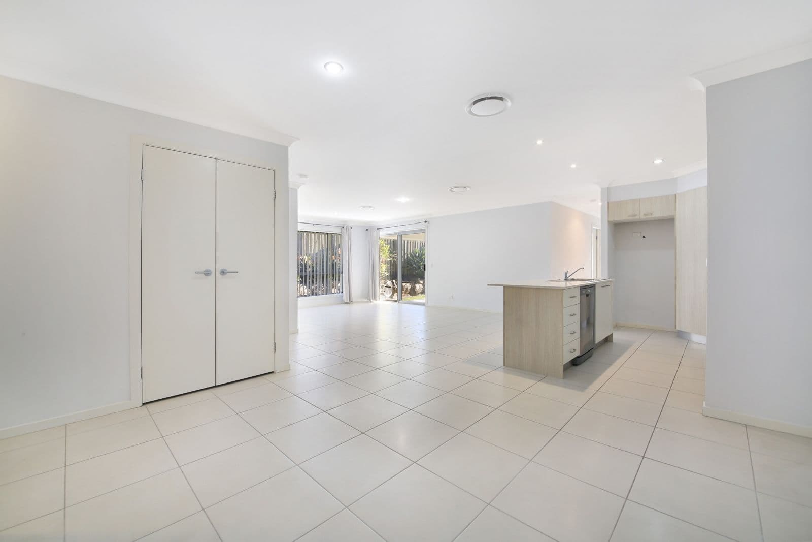 3 Riverwood Drive, Ashmore QLD 4214, Ashmore - Thumbnail 2