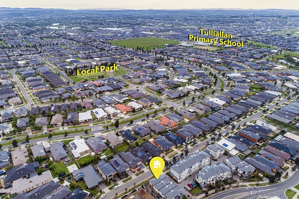 10 Mickleham Drive, Cranbourne North VIC 3977, Cranbourne North - Thumbnail 4