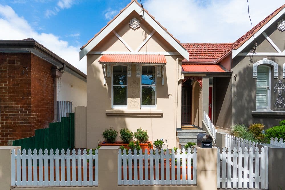 39 Sloane Street, Summer Hill - Thumbnail 2