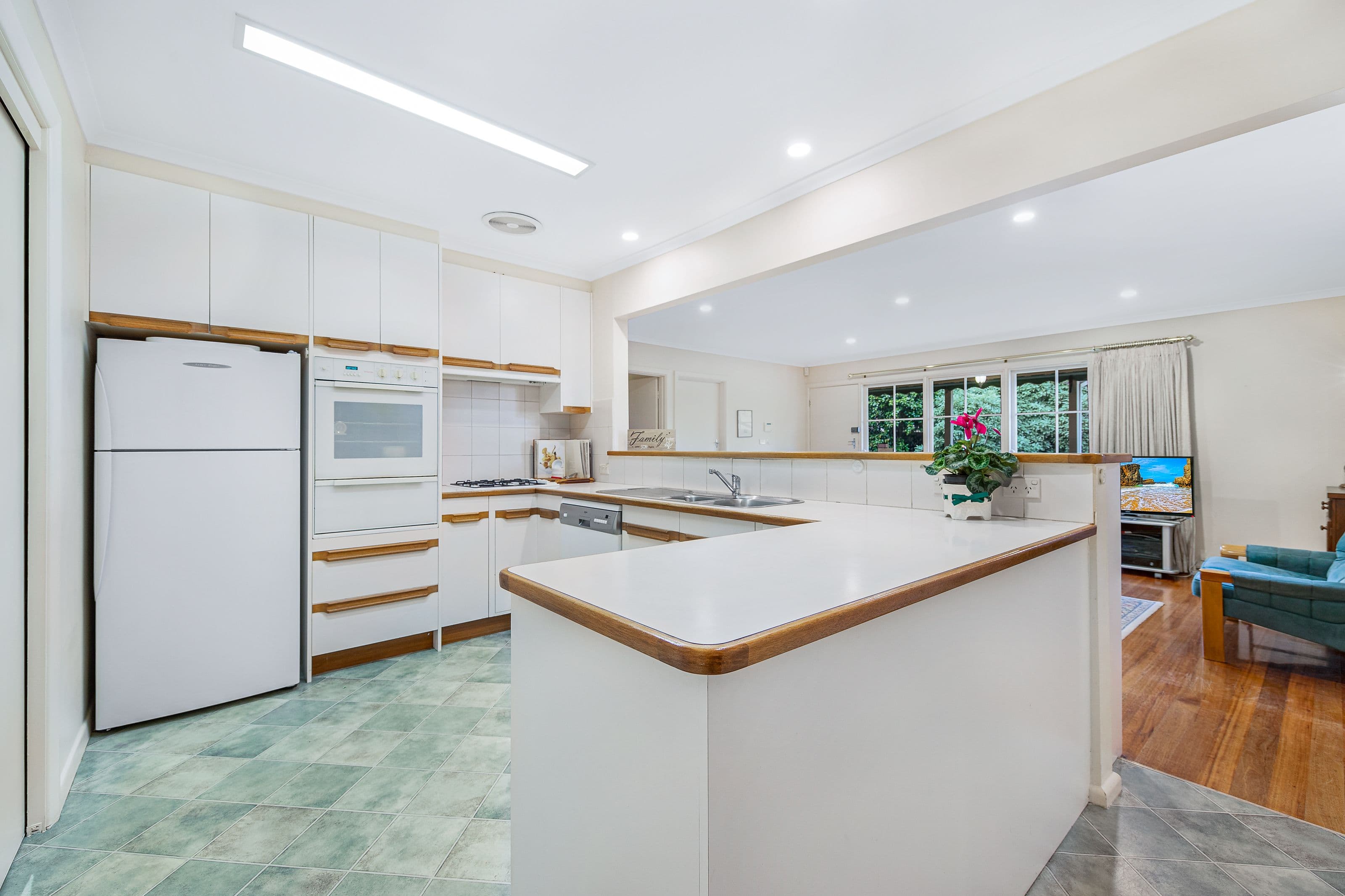 30 Belmont Road, Glen Waverley VIC 3150, Glen Waverley - Thumbnail 2