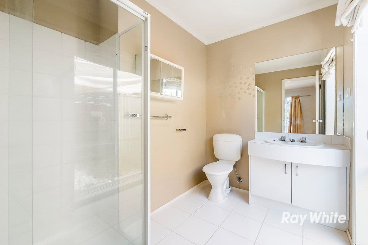 46 Central Parkway, Cranbourne West VIC 3977, Cranbourne West - Thumbnail 3