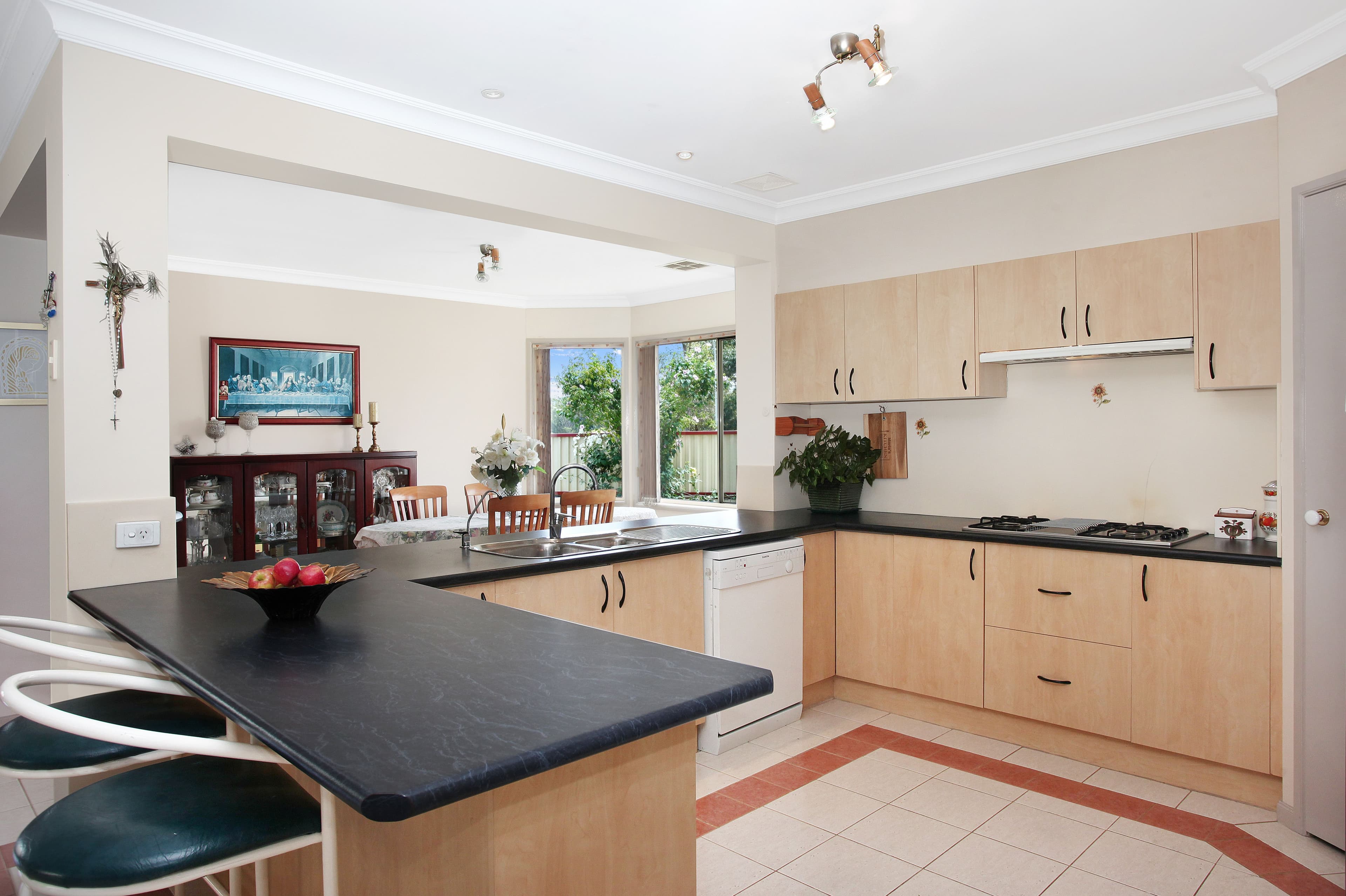 1 Kneale Close, Edensor Park - Thumbnail 4