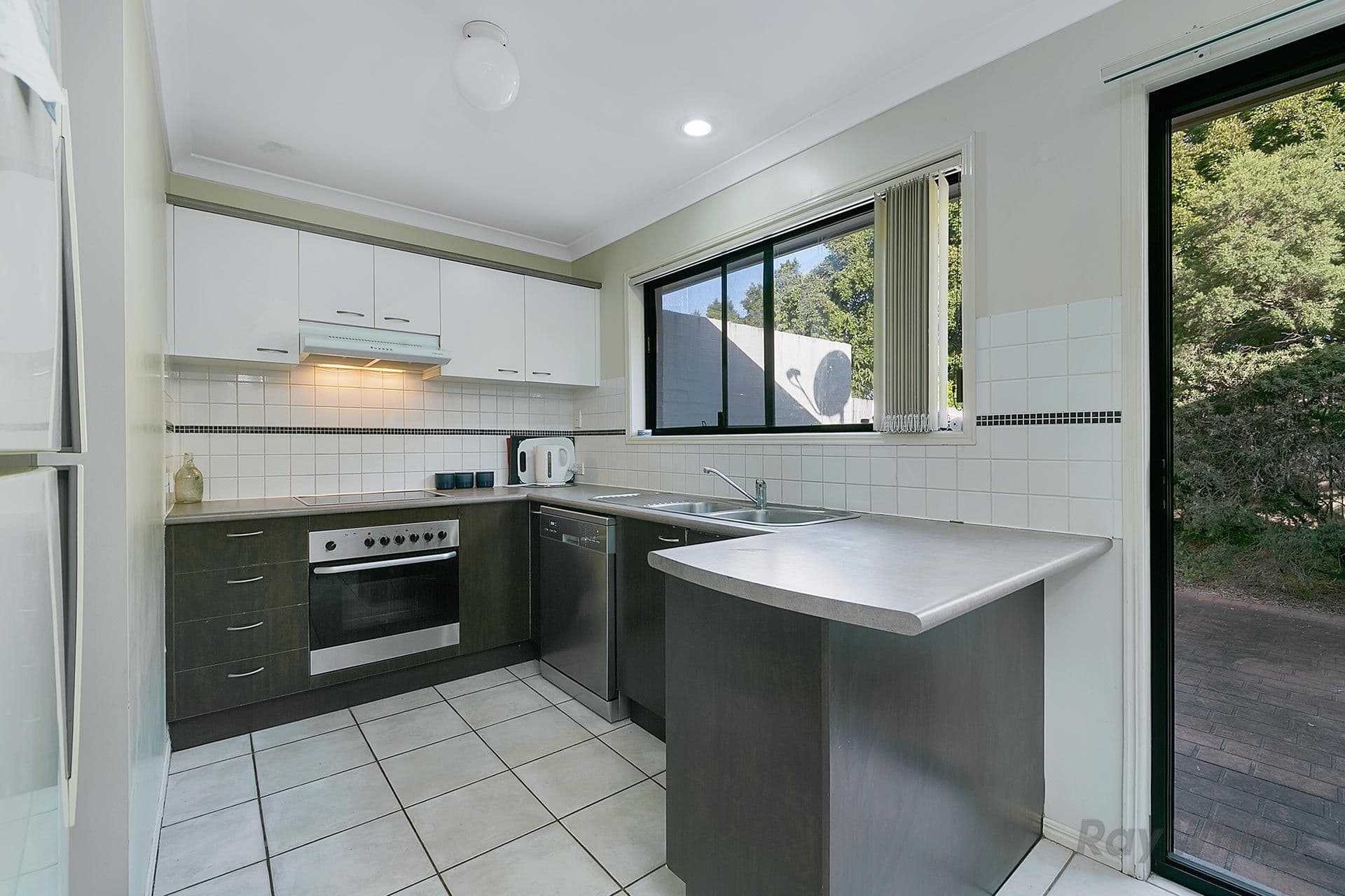 25 Buckingham Place, Eight Mile Plains QLD 4113, Eight Mile Plains - Thumbnail 2