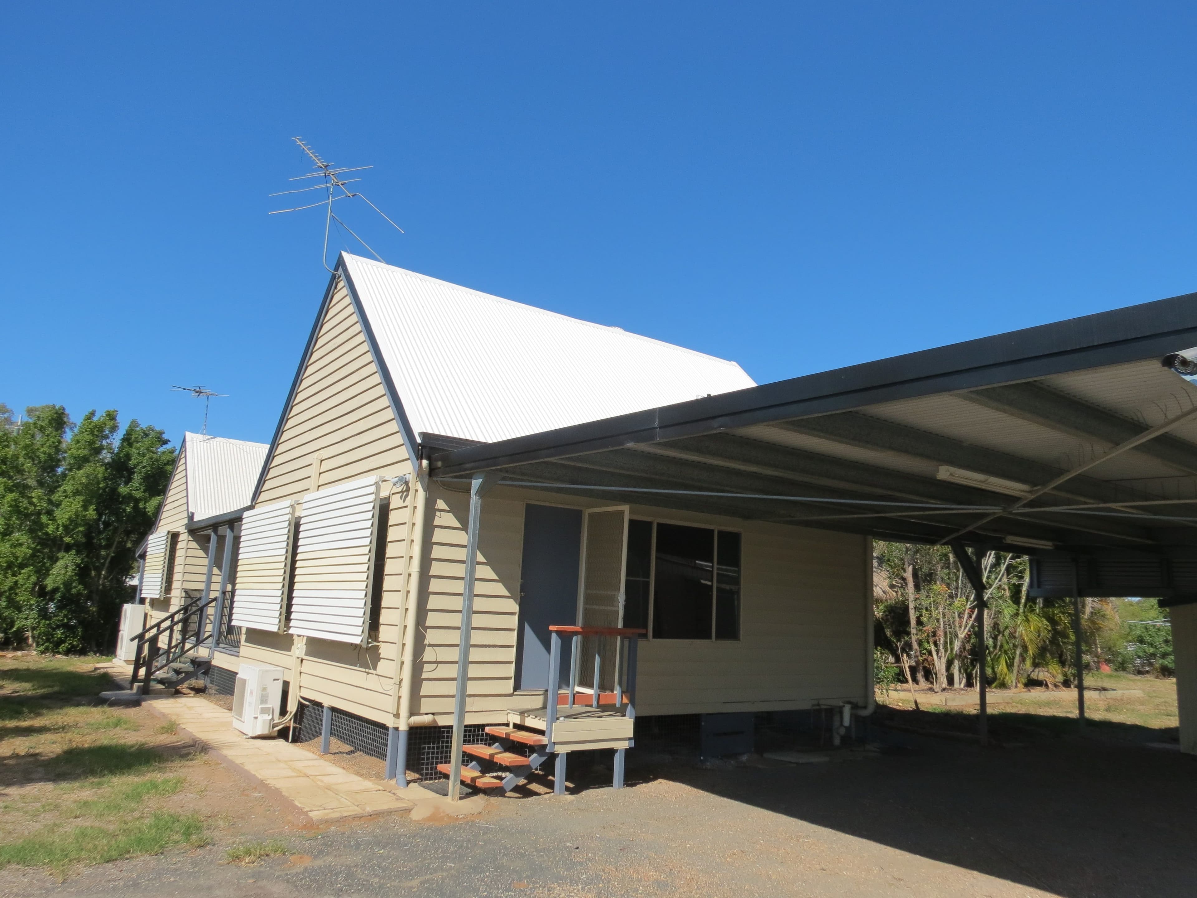 23 Quinn Street, Emerald QLD 4720, Emerald - Thumbnail 2