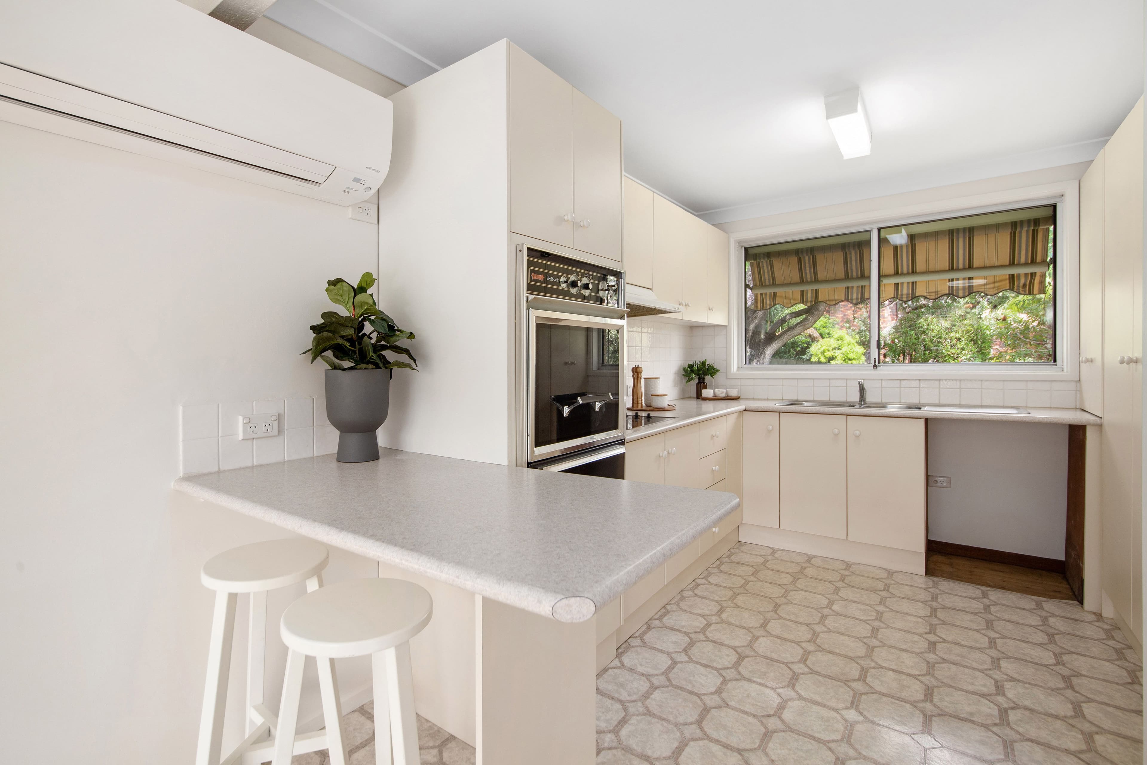 4 Baradine Place, Yarrawarrah NSW 2233, Yarrawarrah - Thumbnail 3