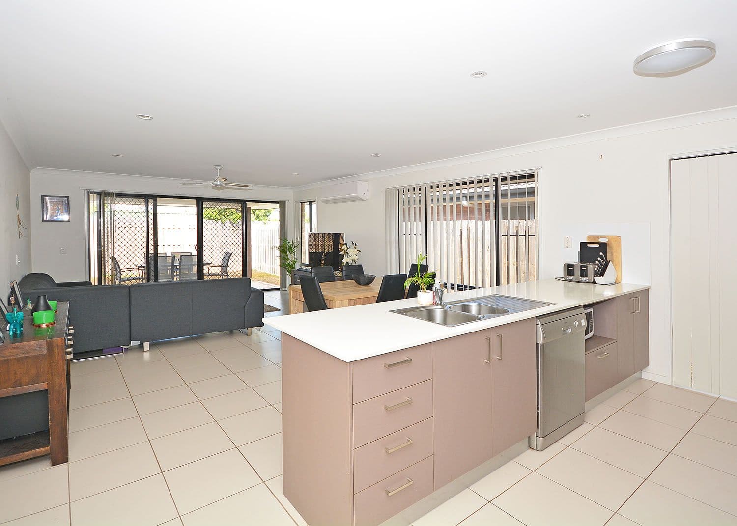 14 Roebuck Street, Urraween QLD 4655, Urraween - Thumbnail 3