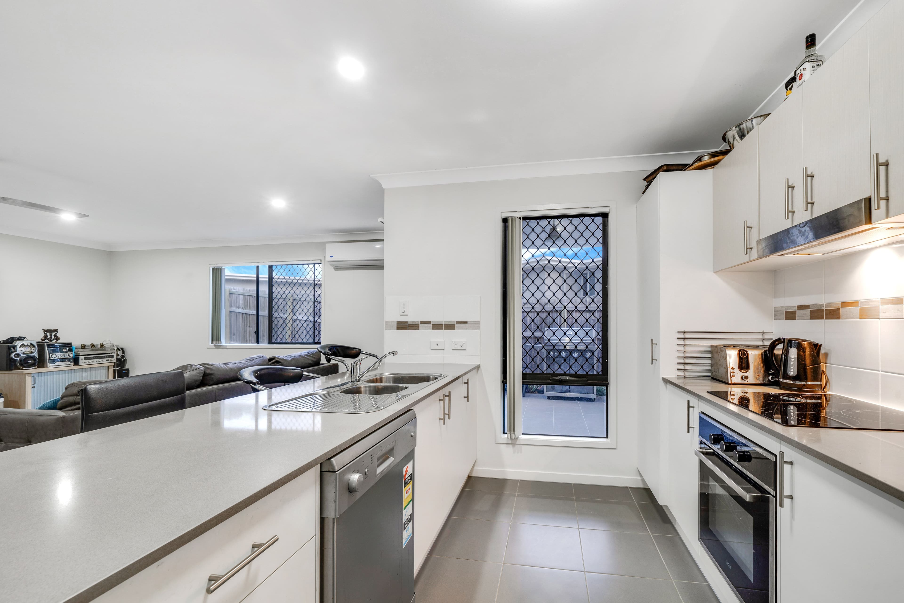 10 Lane Court, Mount Warren Park QLD 4207, Mount Warren Park - Thumbnail 3
