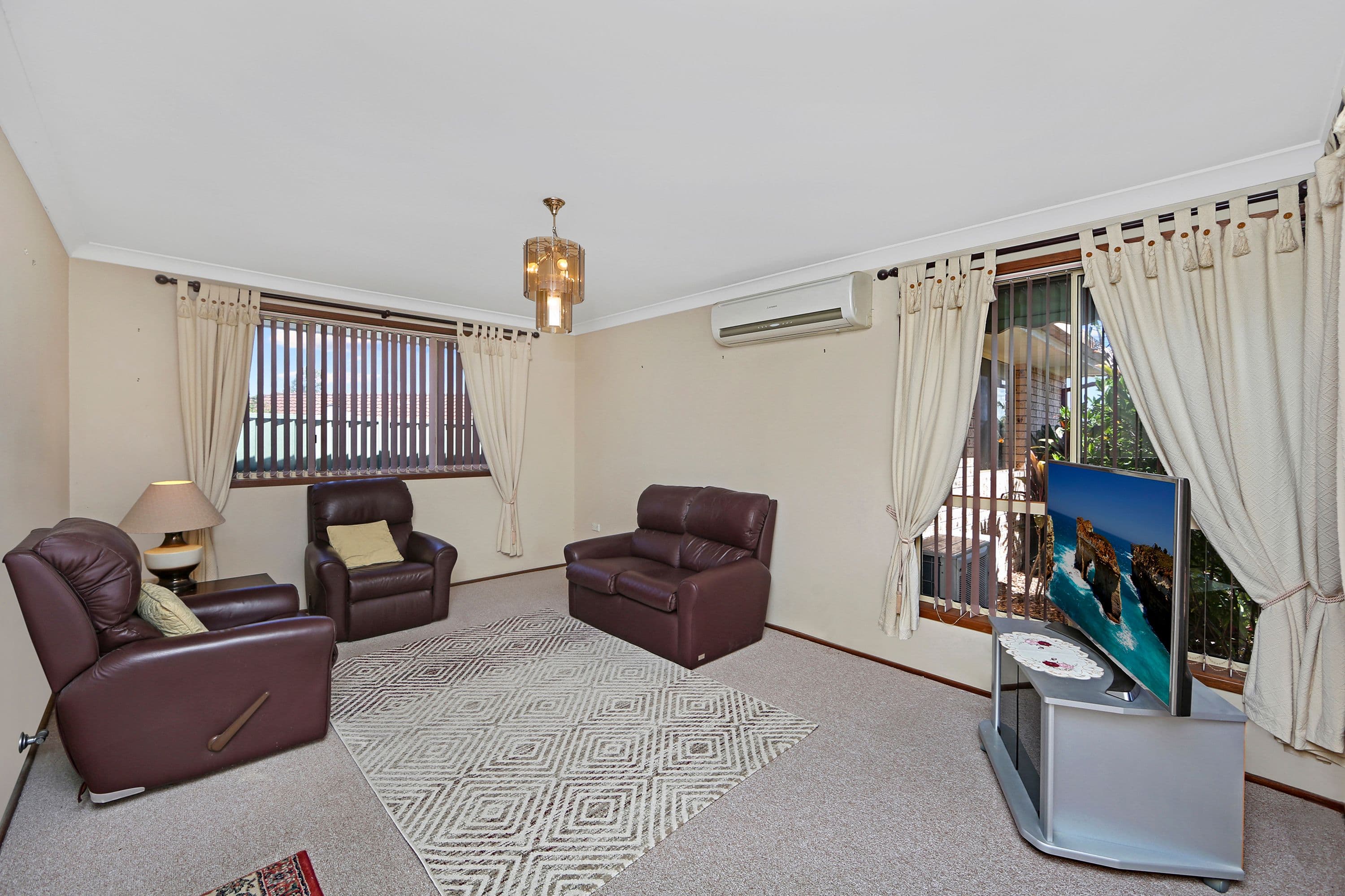 17 Glading Close, Lake Haven - Thumbnail 5
