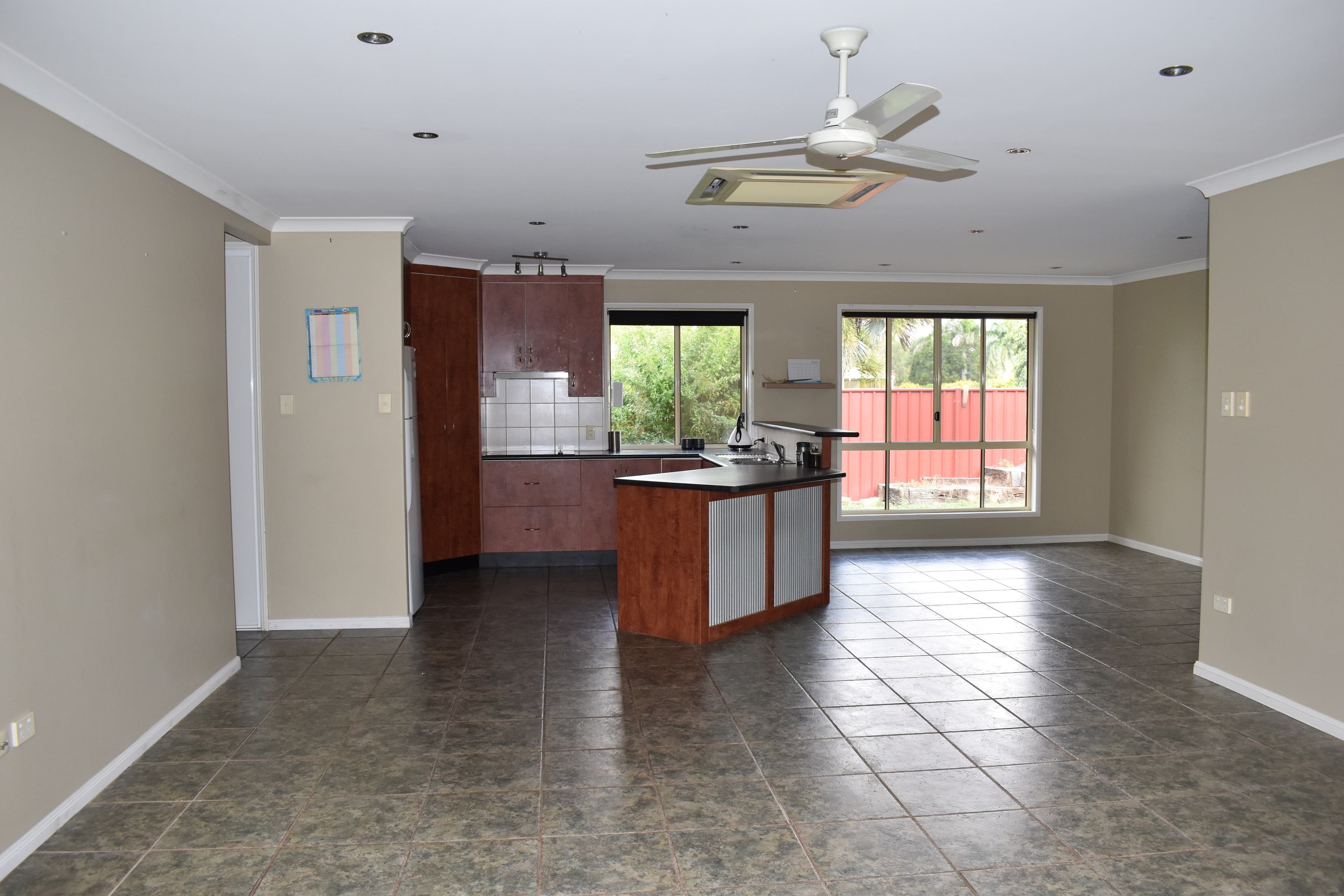 10 Coaker Drive, Emerald QLD 4720, Emerald - Thumbnail 3