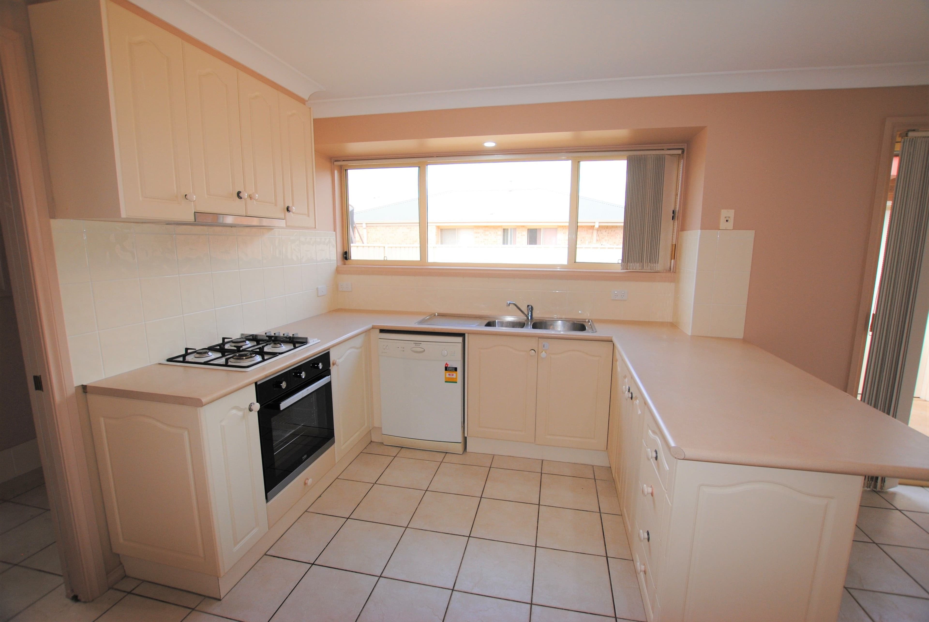 17 Mandalay Drive, Griffith - Thumbnail 6