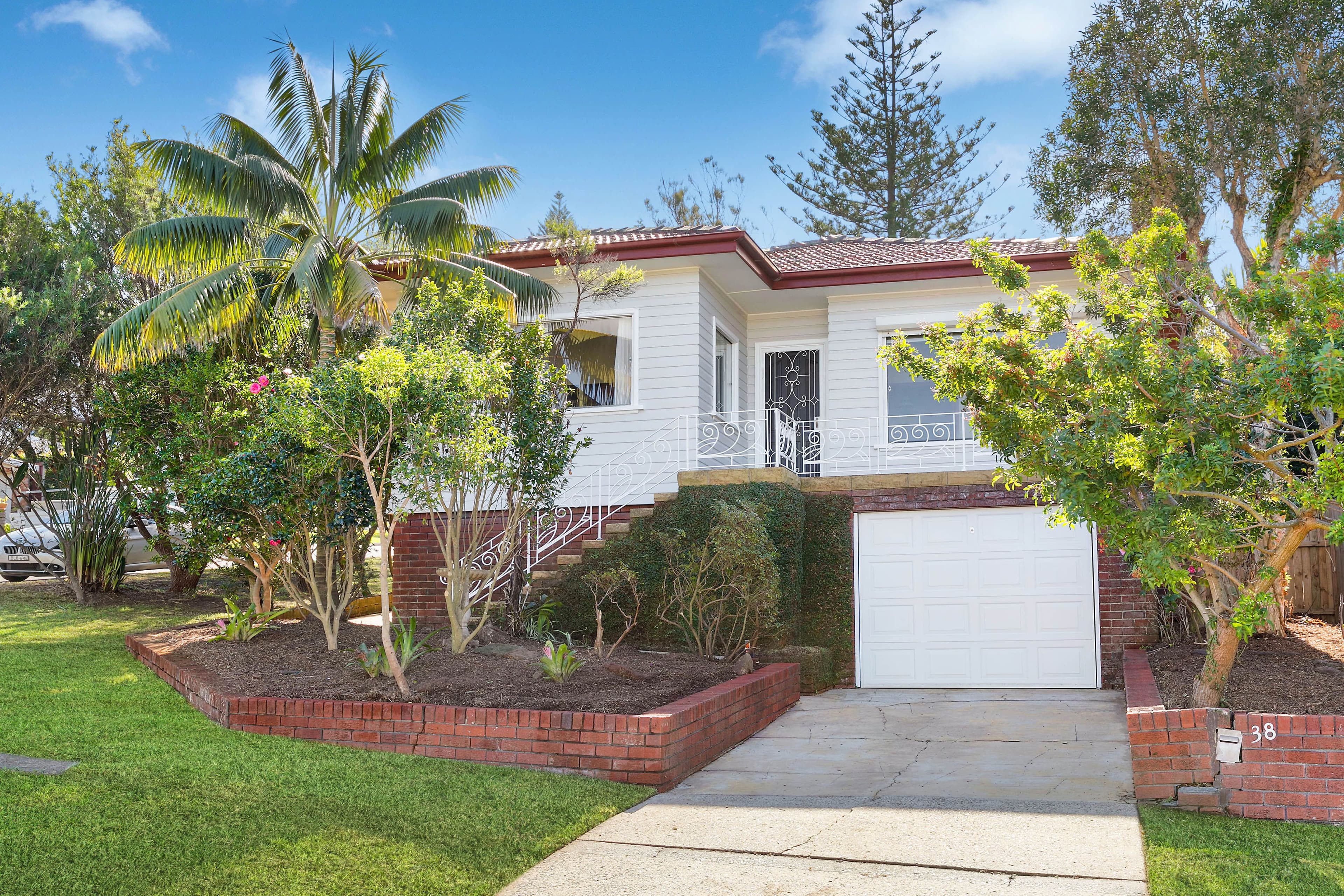 38 Parr Avenue, North Curl Curl - Image 1