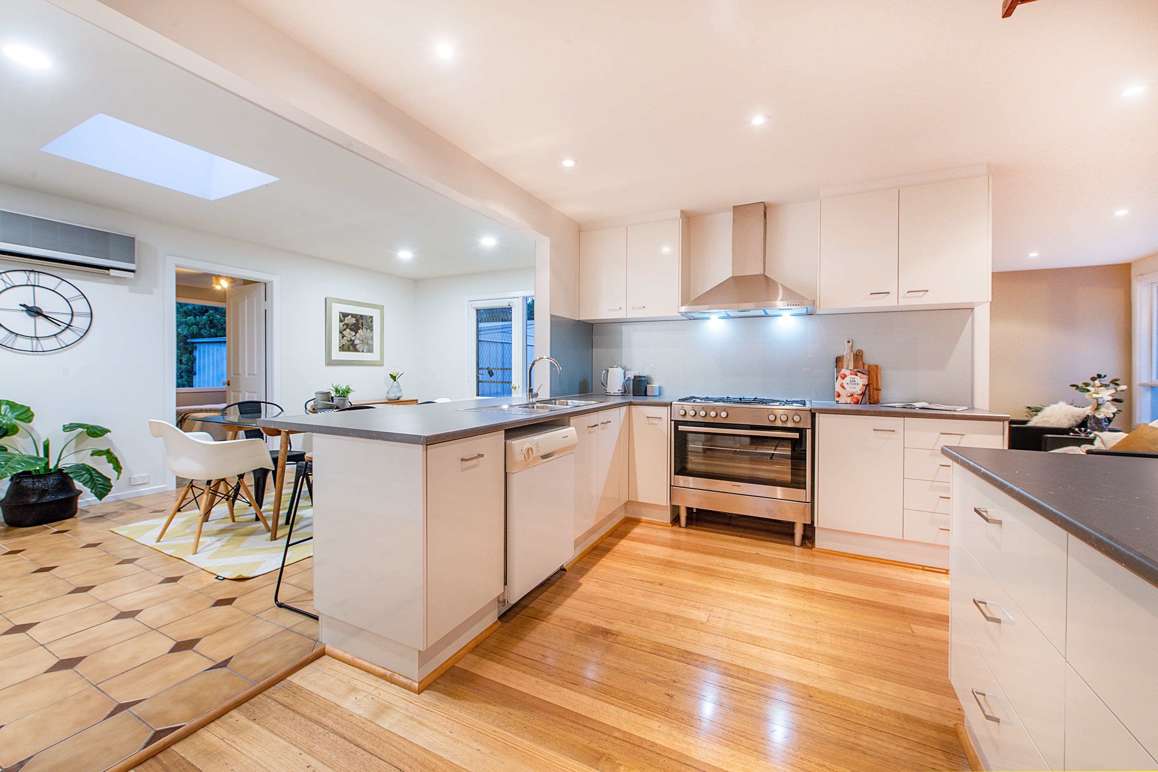 11 Tarana Avenue, Upper Ferntree Gully VIC 3156, Upper Ferntree Gully - Thumbnail 3