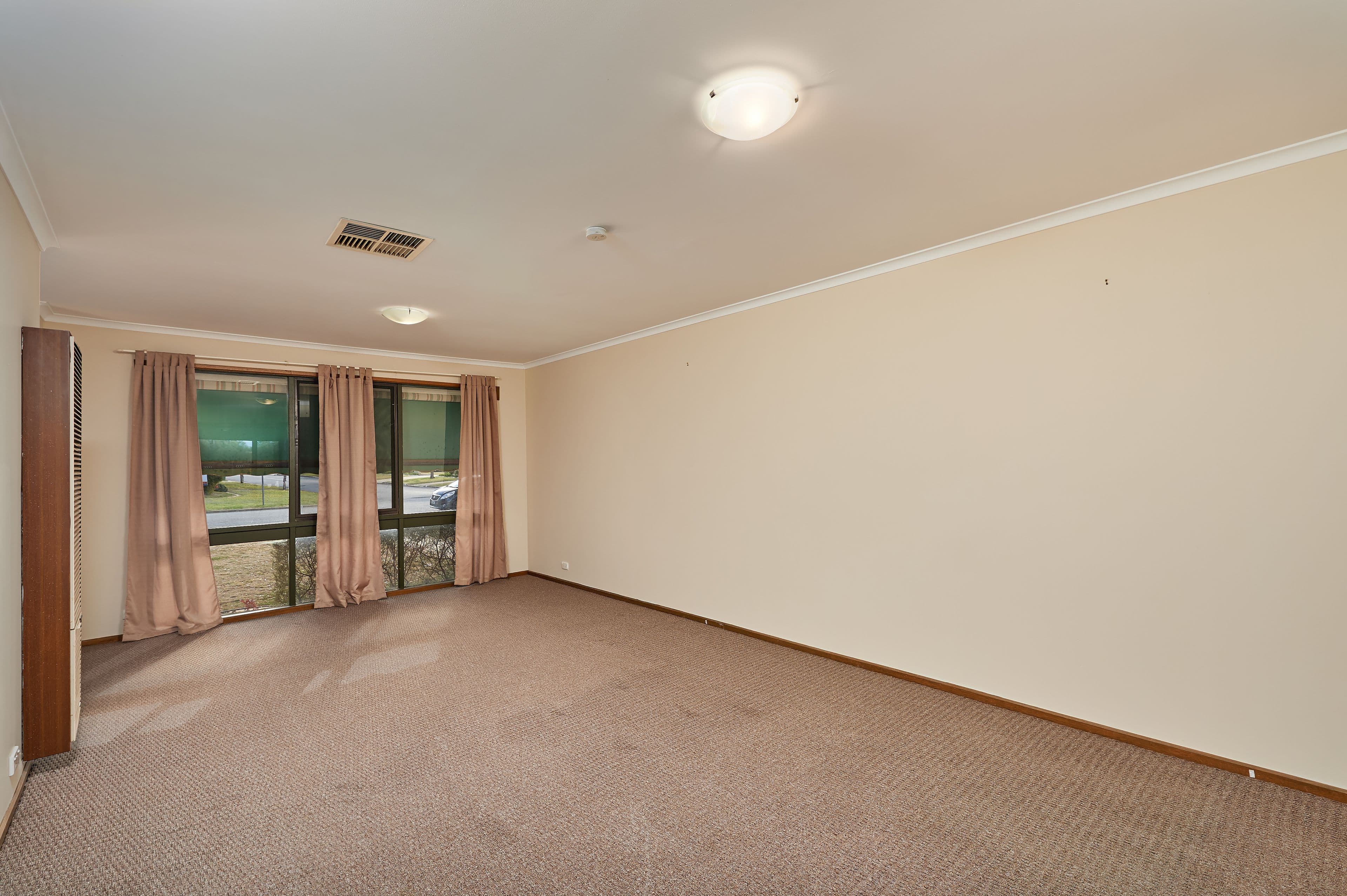 7 Goborra Street, Glenfield Park - Thumbnail 2