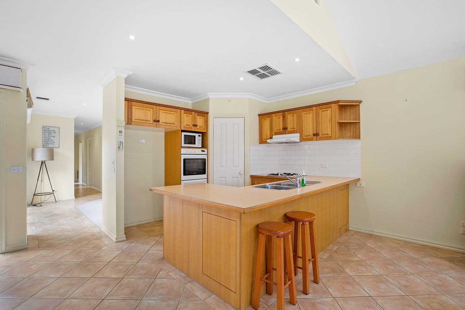 4B Shipston Road, Cheltenham VIC 3192, Cheltenham - Thumbnail 3
