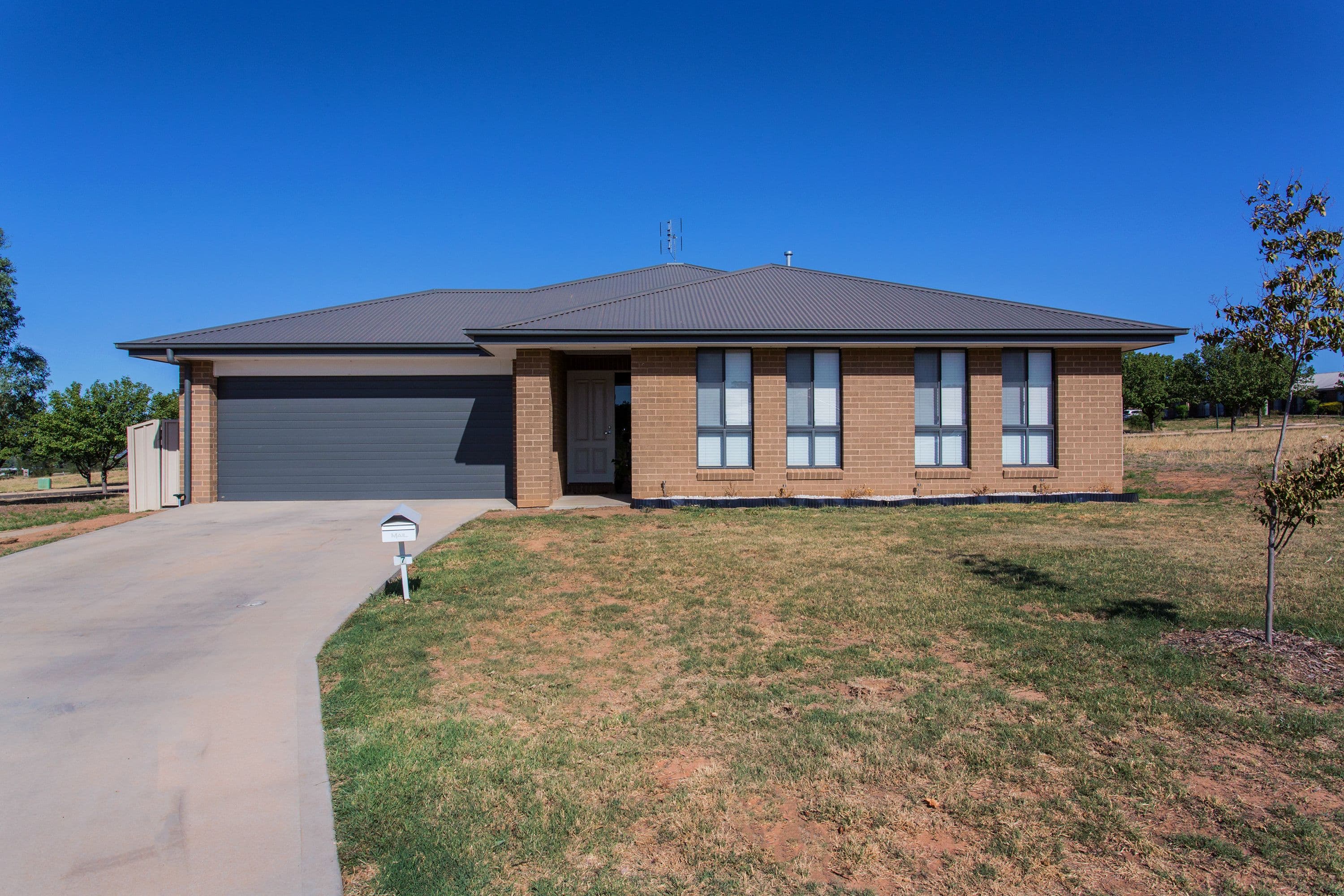 7 Harvest Circuit, Cowra - Image 1