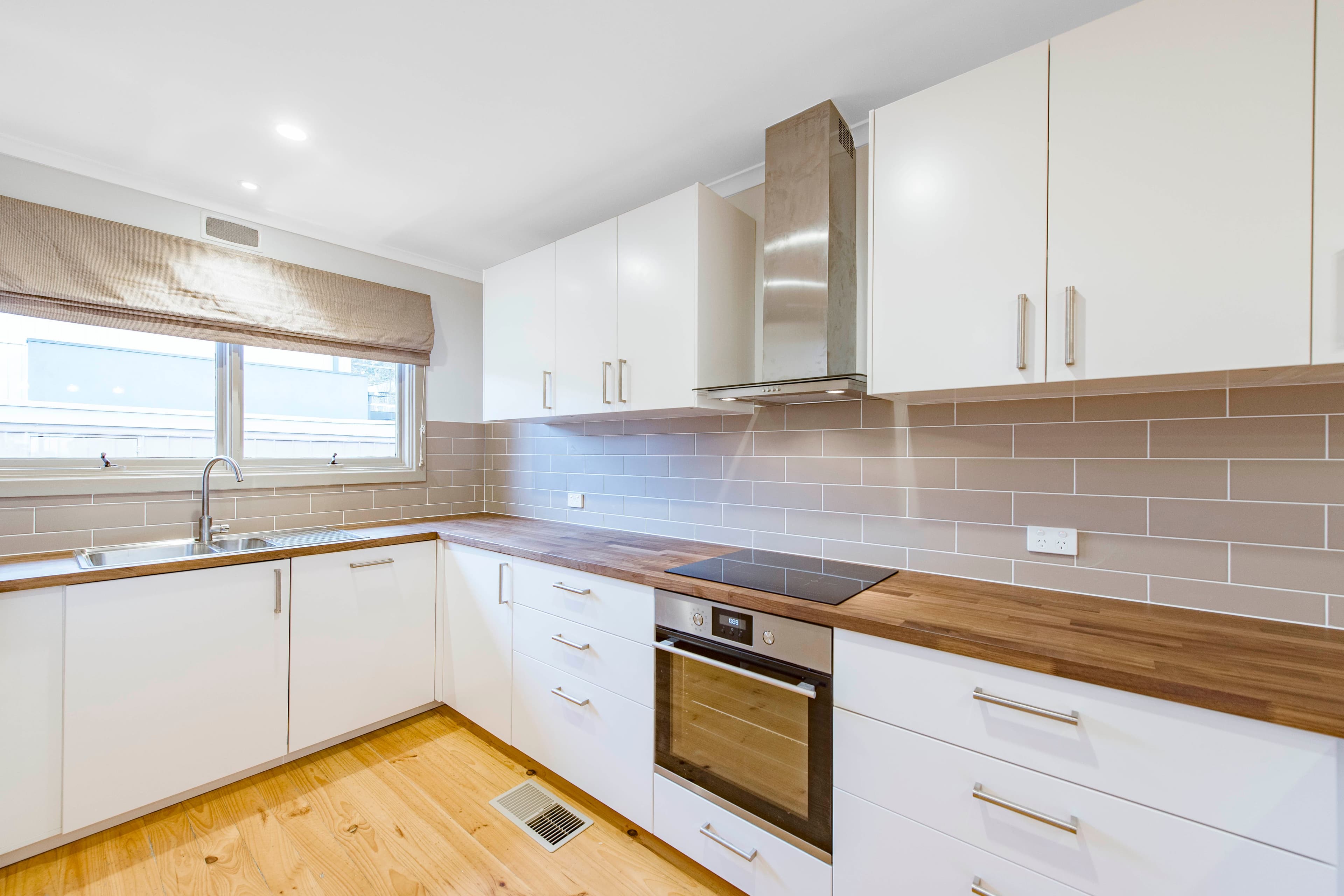 10 Mackaness Place, Garran ACT 2605, Garran - Image 1
