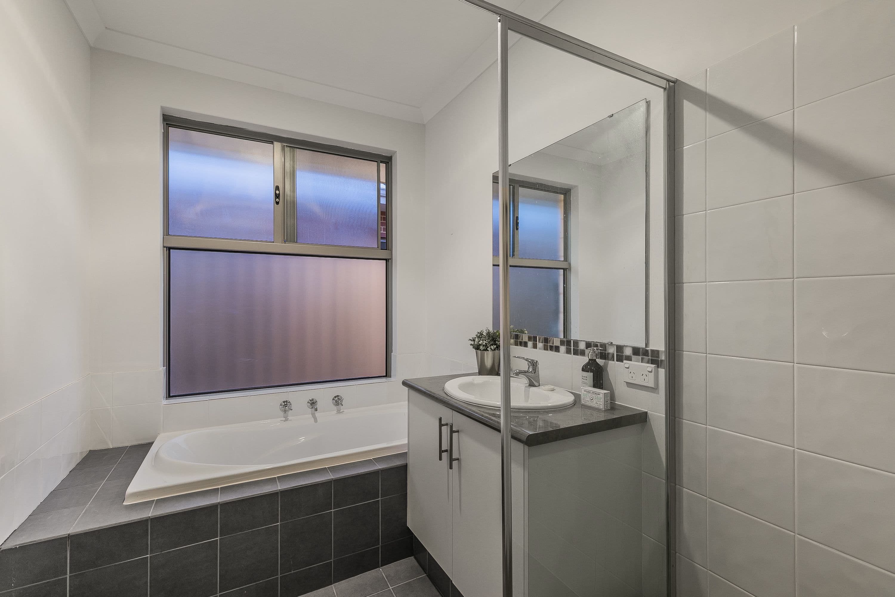 8 Parnell Way, Canning Vale WA 6155, Canning Vale - Thumbnail 8