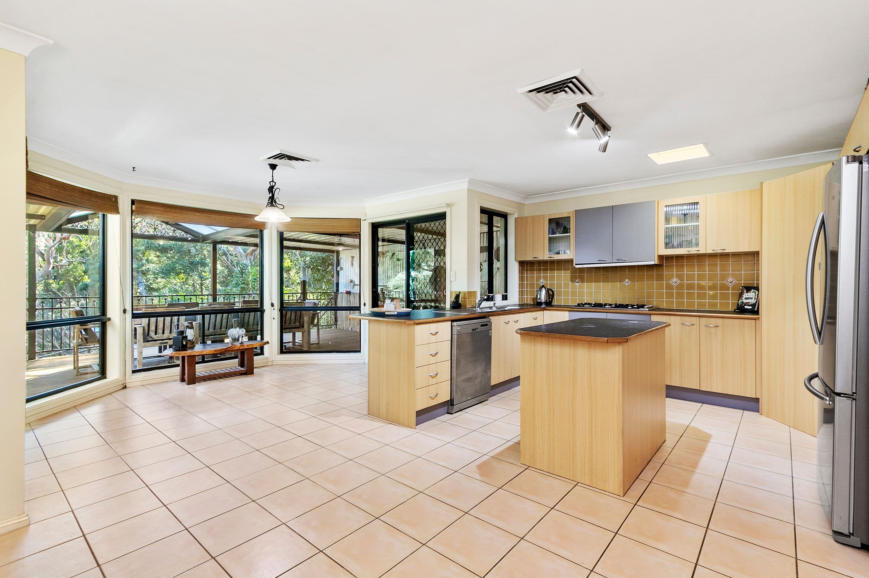 362 Lieutenant Bowen Drive, Bowen Mountain - Thumbnail 3