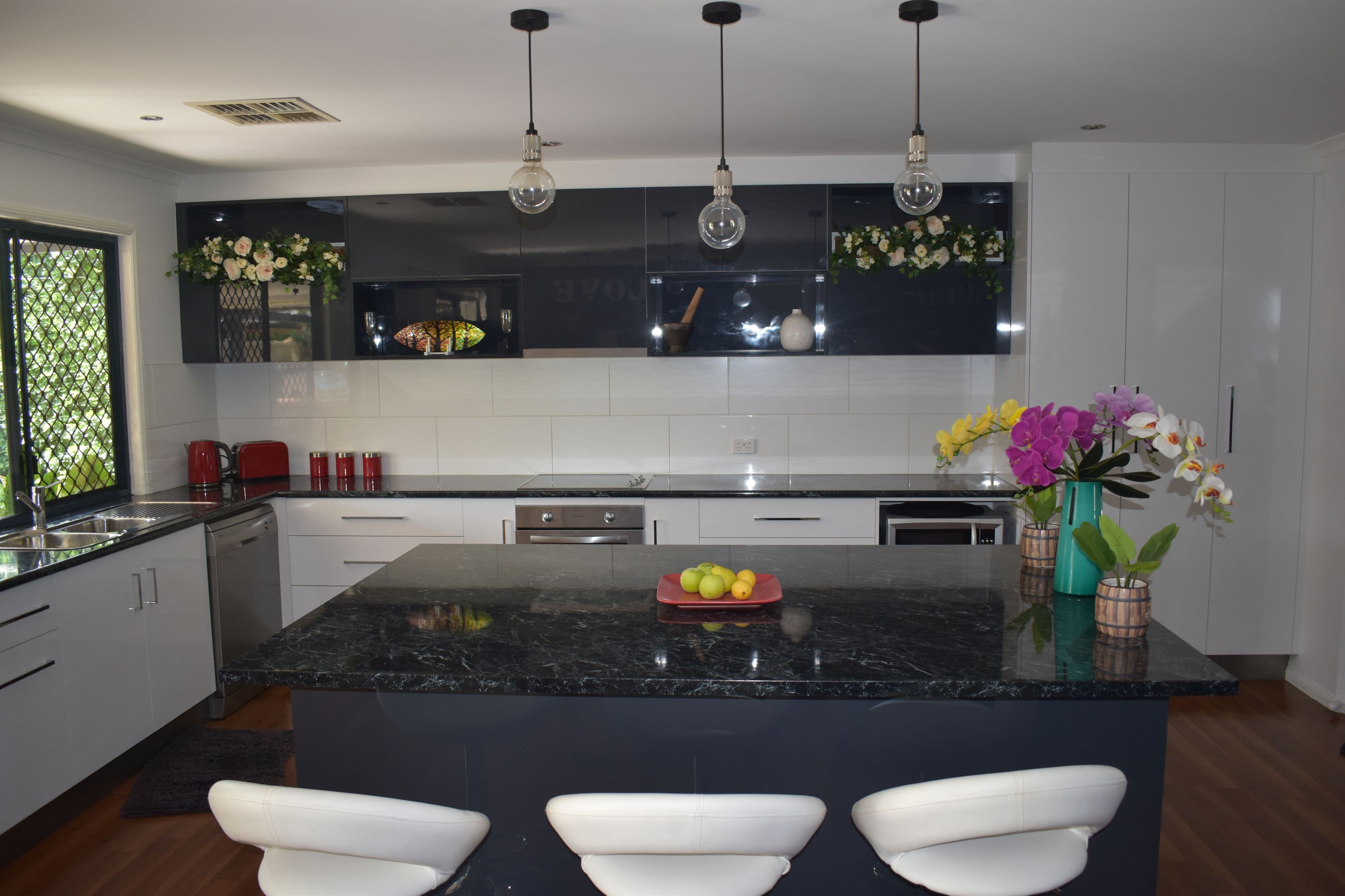 16 Vicki Close, Emerald QLD 4720, Emerald - Thumbnail 2
