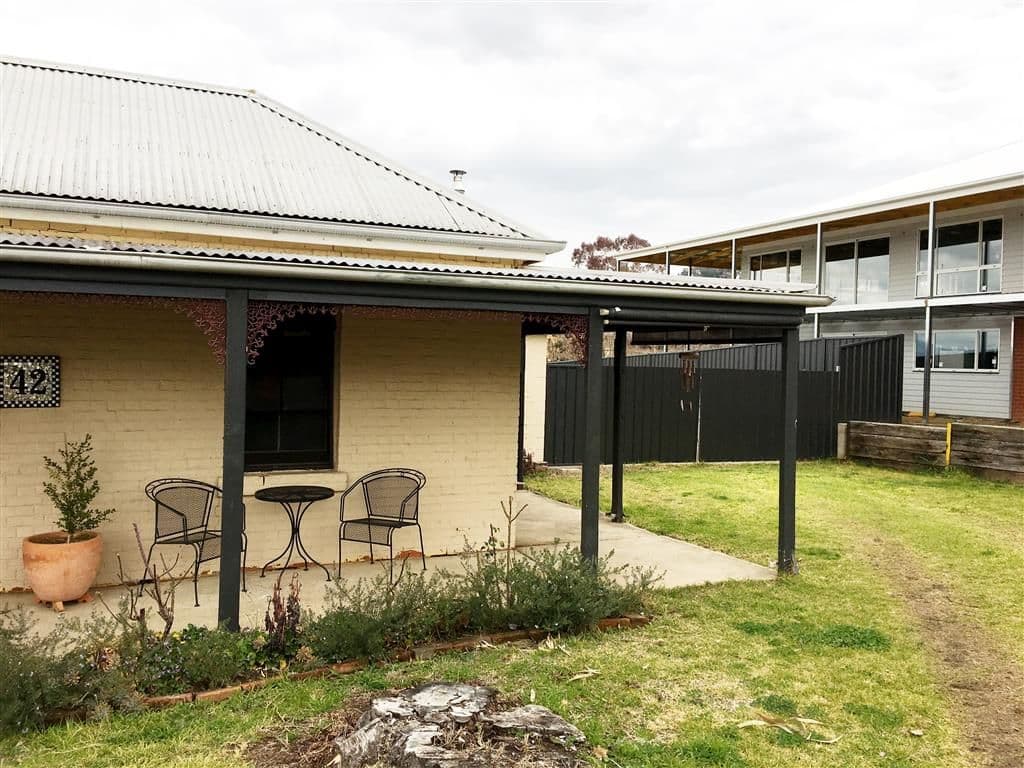 42 Carey Street, Tumut - Thumbnail 4