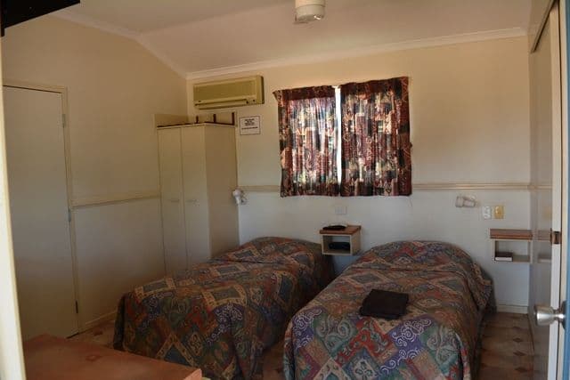 58 Lodge Street, Aramac QLD 4726, Aramac - Thumbnail 2