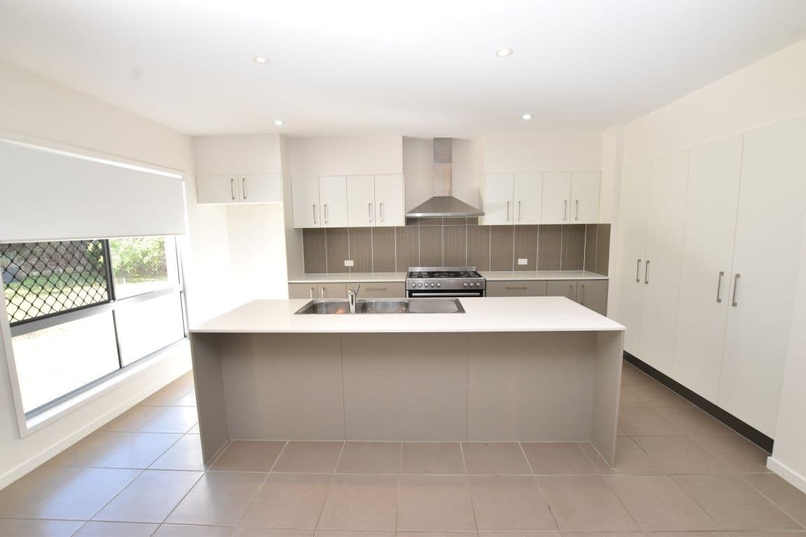19 Telopea Place, Kirkwood QLD 4680, Kirkwood - Thumbnail 2