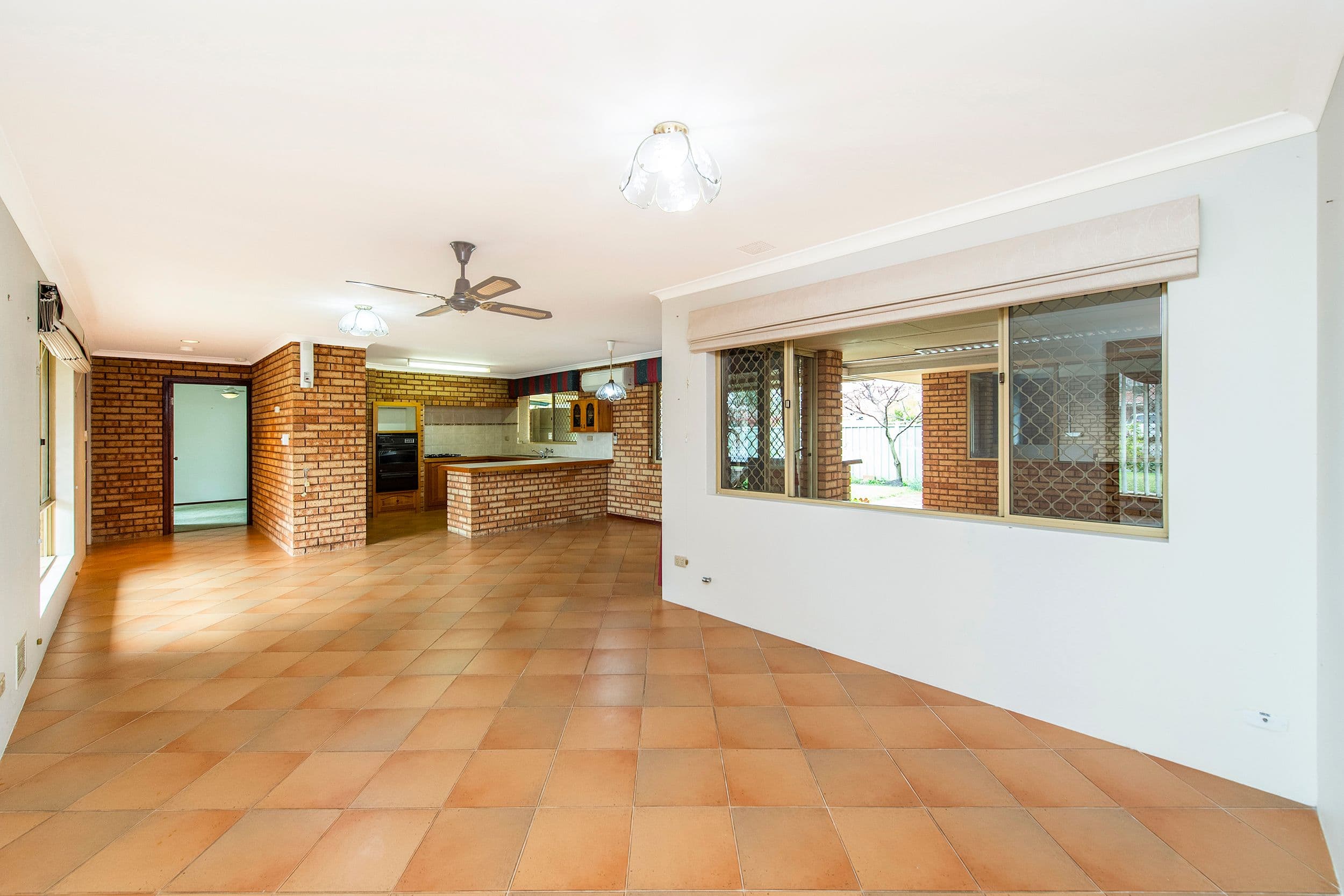22 Frigate Place, Waikiki WA 6169, Waikiki - Thumbnail 2