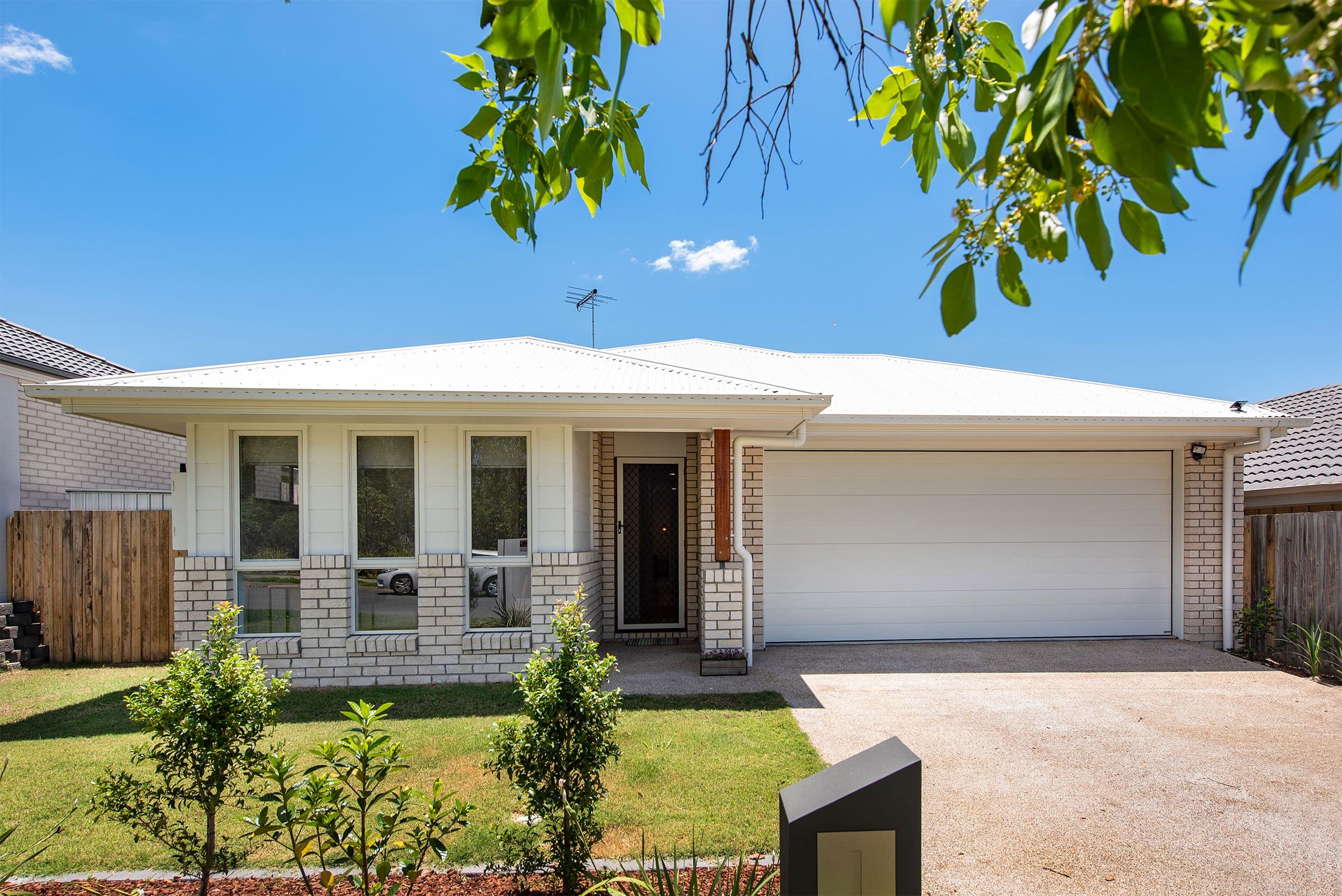 14 Burnett Drive, Holmview QLD 4207, Holmview - Thumbnail 2