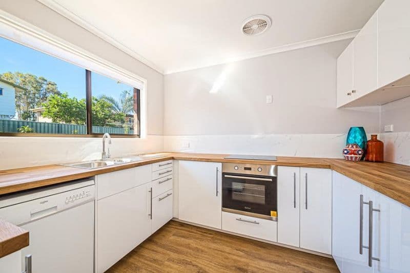 16 Dianthus Avenue, Banksia Beach QLD 4507, Banksia Beach - Thumbnail 2
