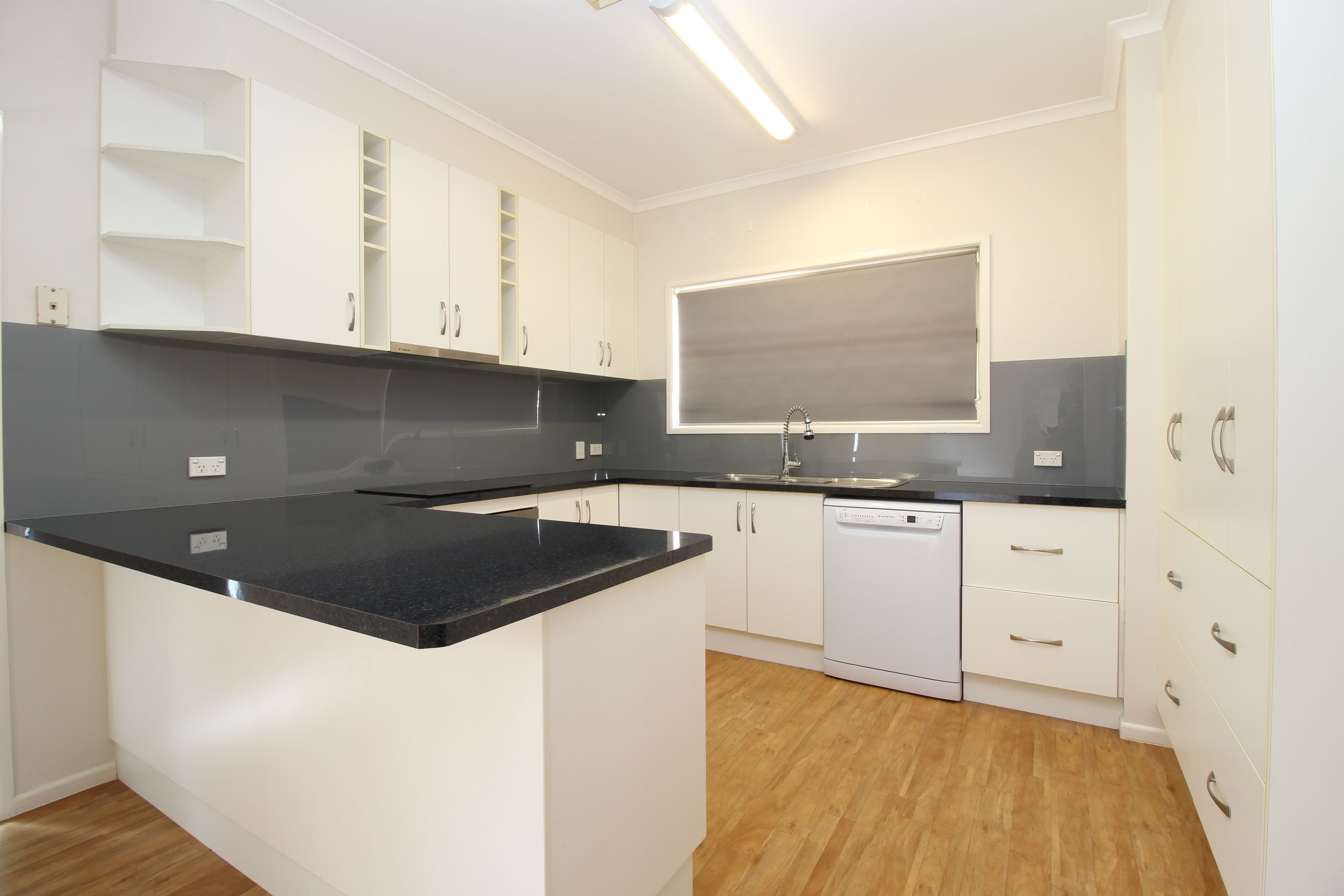 2 Michelle Place, Emerald QLD 4720, Emerald - Thumbnail 5