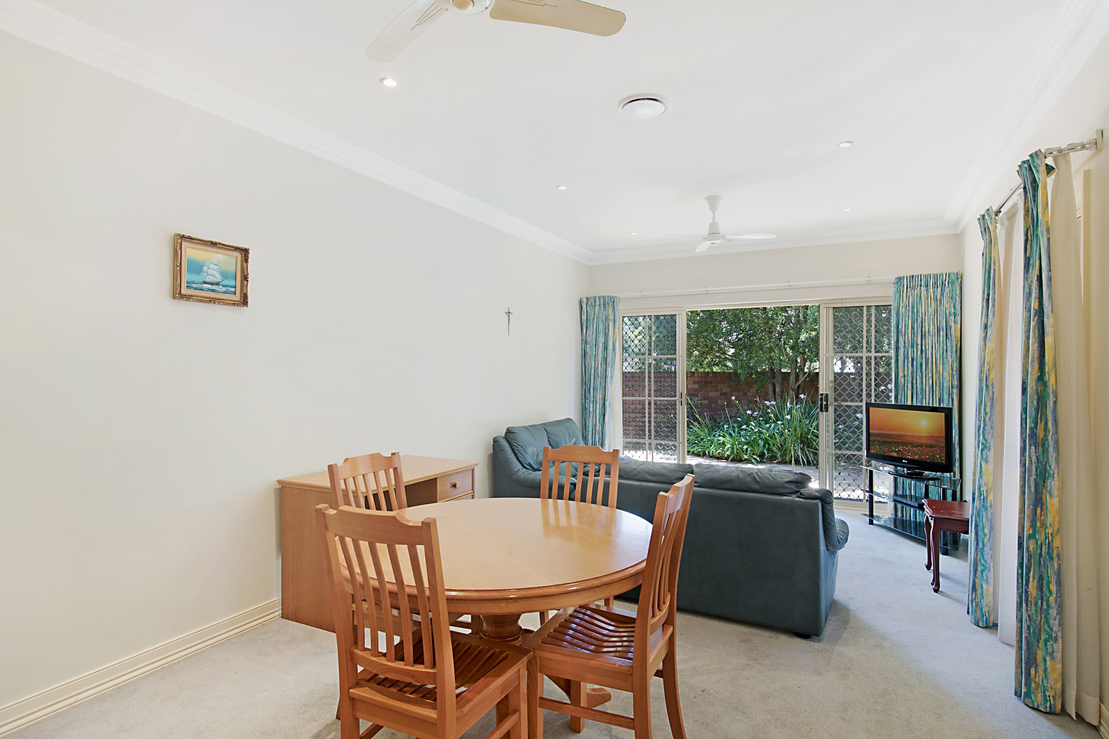 2 Keats Avenue, Bateau Bay NSW 2261, Bateau Bay - Thumbnail 4