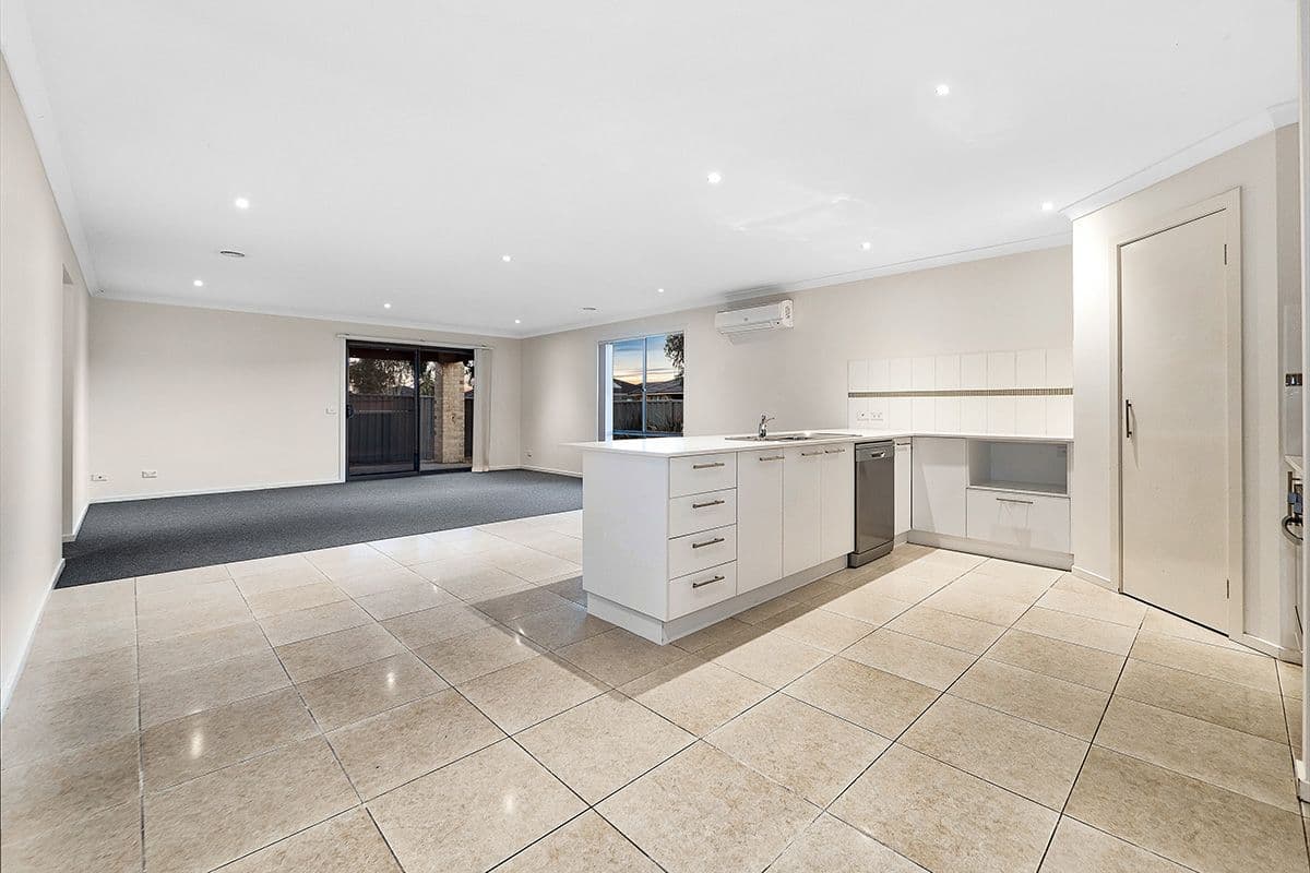 7 Beauchamp Way, Cranbourne East VIC 3977, Cranbourne East - Thumbnail 7