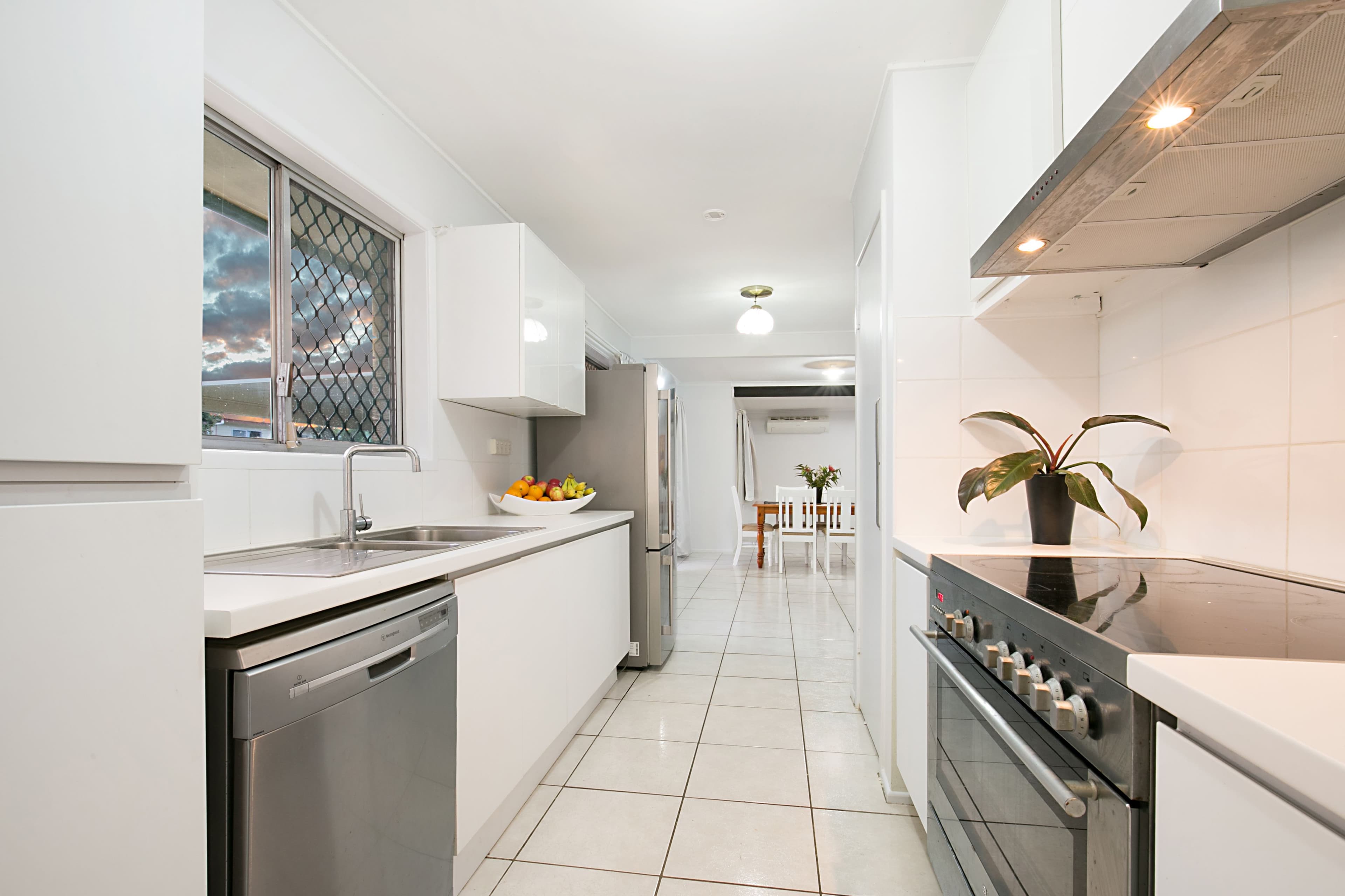 10 Macbeth Street, Kingston QLD 4114, Kingston - Thumbnail 4