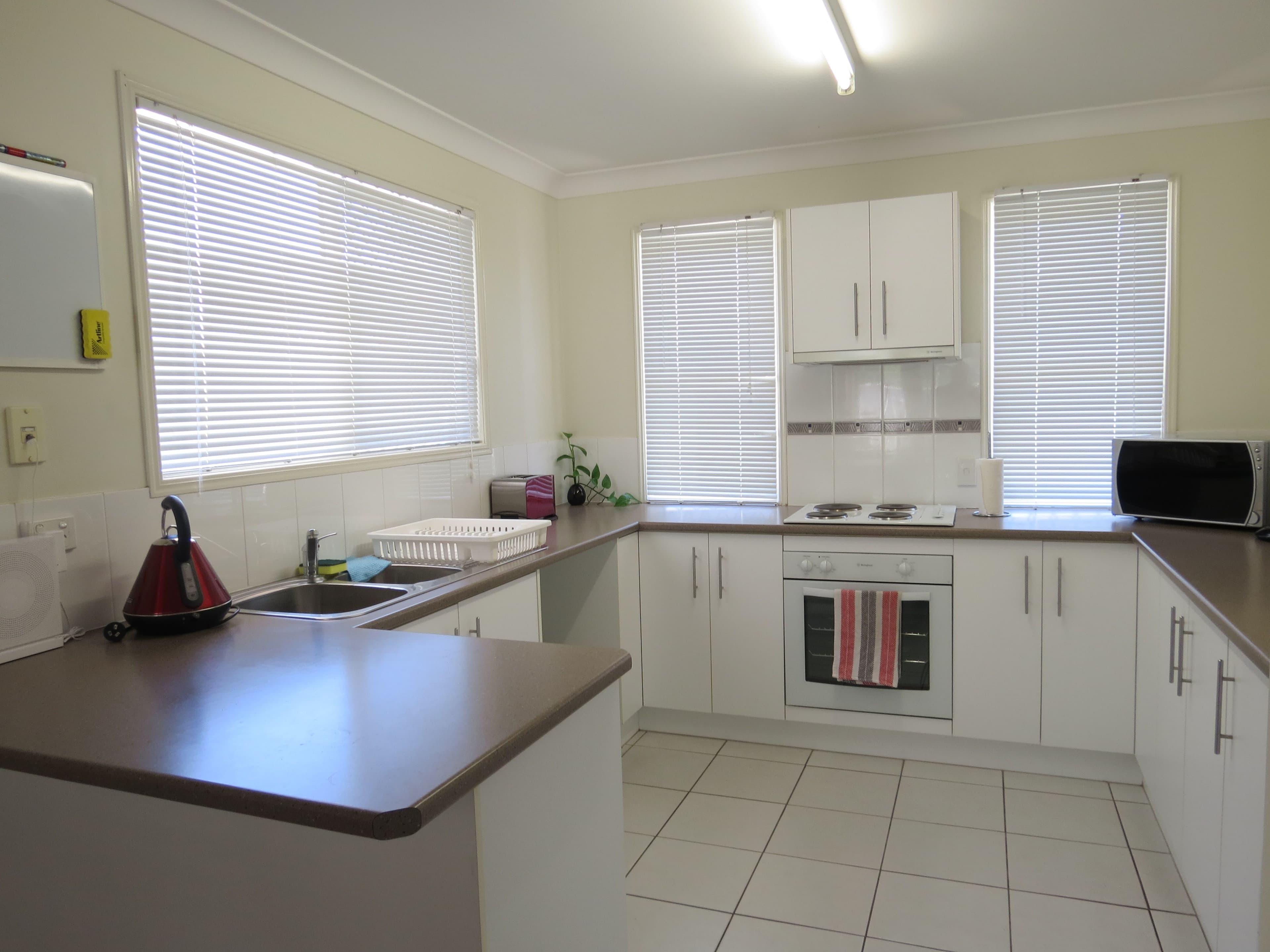 21 Mayfair Drive, Emerald QLD 4720, Emerald - Thumbnail 2