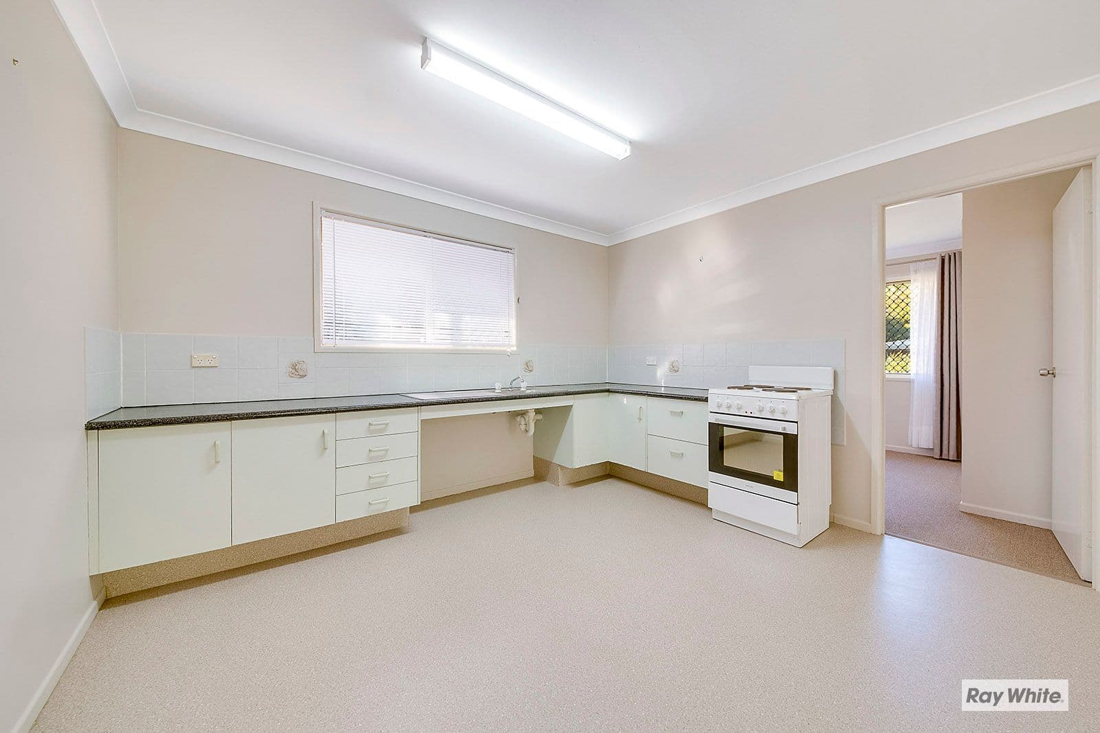 6 Waringa Place, Yeppoon QLD 4703, Yeppoon - Thumbnail 5