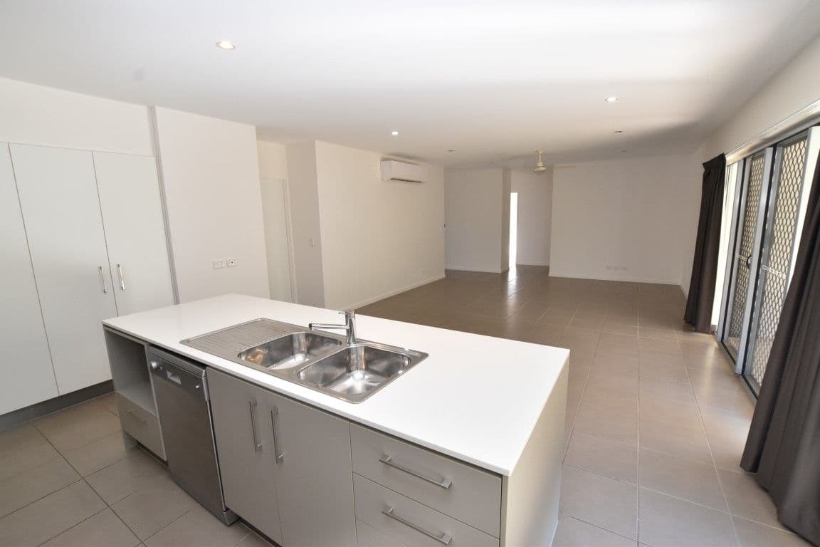 19 Telopea Place, Kirkwood QLD 4680, Kirkwood - Thumbnail 4
