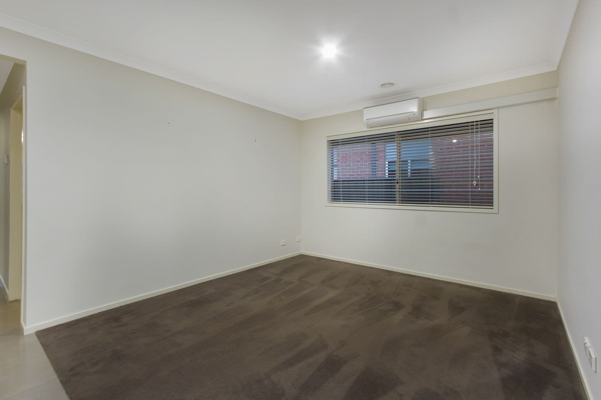 10 Paso Grove, Clyde North VIC 3978, Clyde North - Thumbnail 4