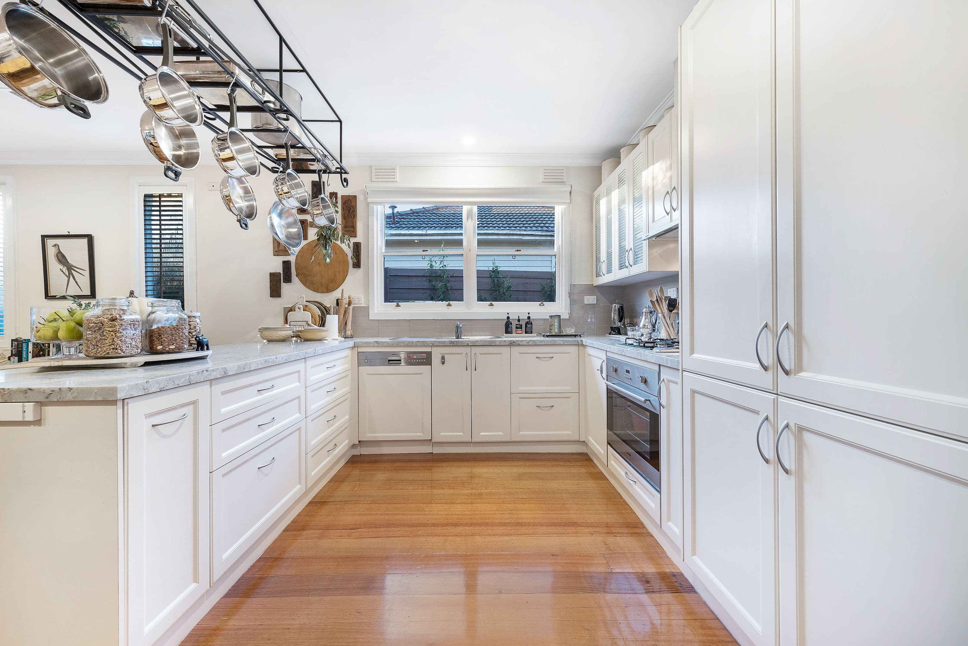 33 Seaview Crescent, Mulgrave VIC 3170, Mulgrave - Thumbnail 2
