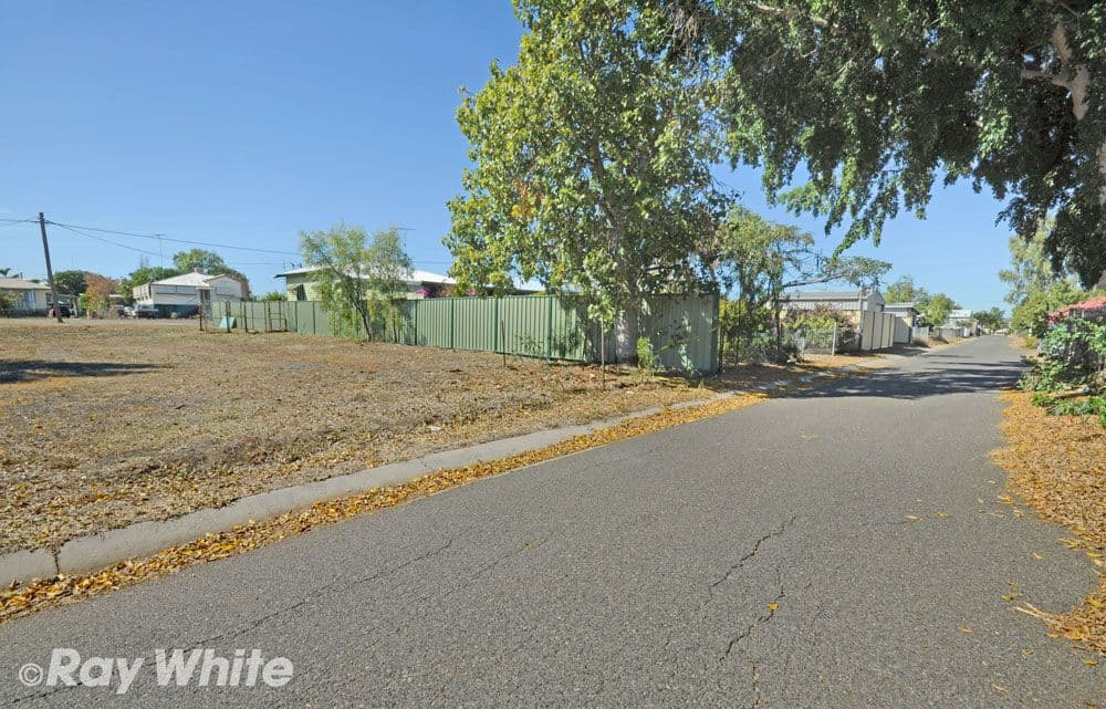 35 Kroombit Street, Biloela QLD 4715, Biloela - Thumbnail 2