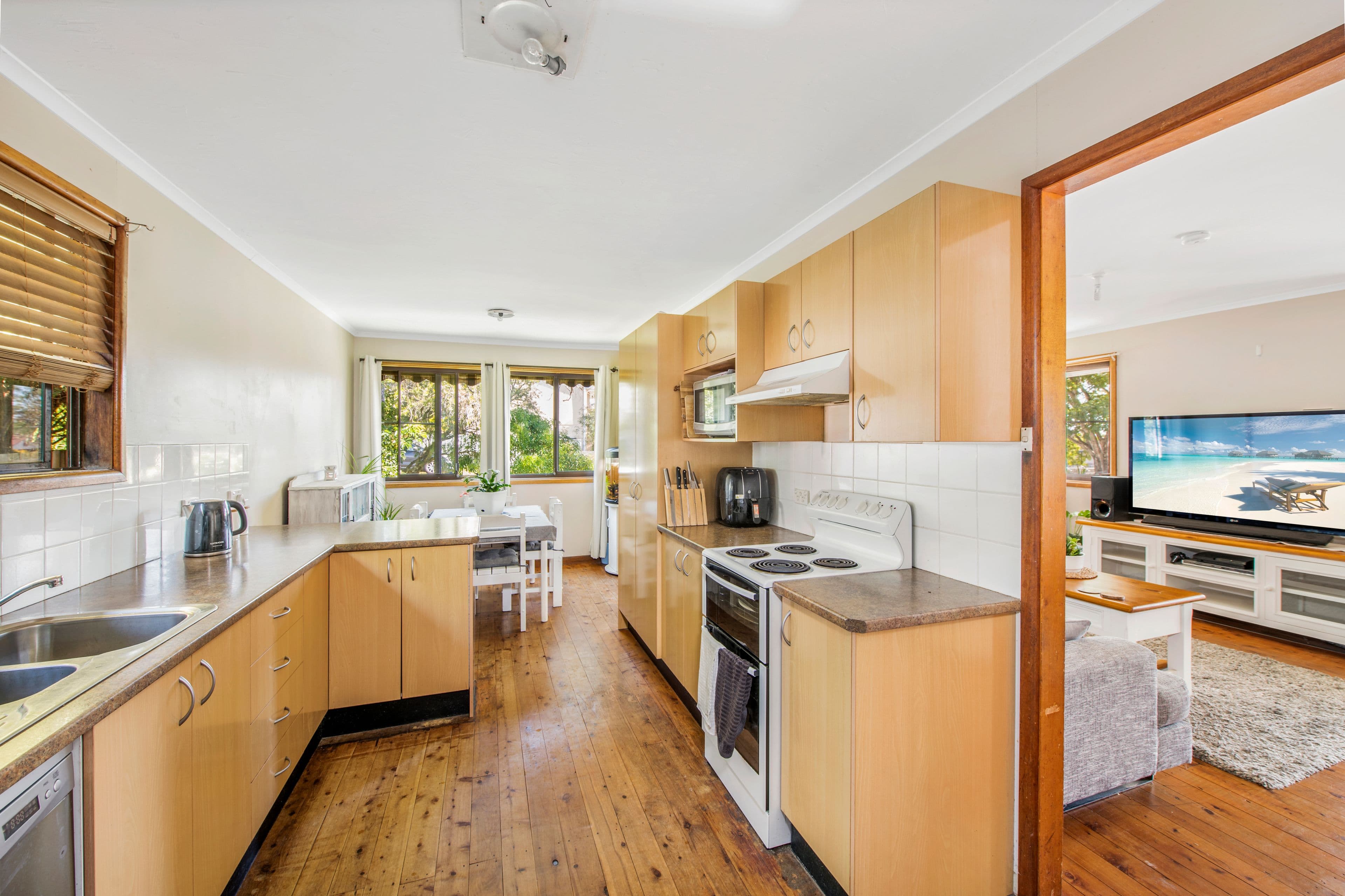 28 Germaine Avenue, Bateau Bay NSW 2261, Bateau Bay - Thumbnail 3
