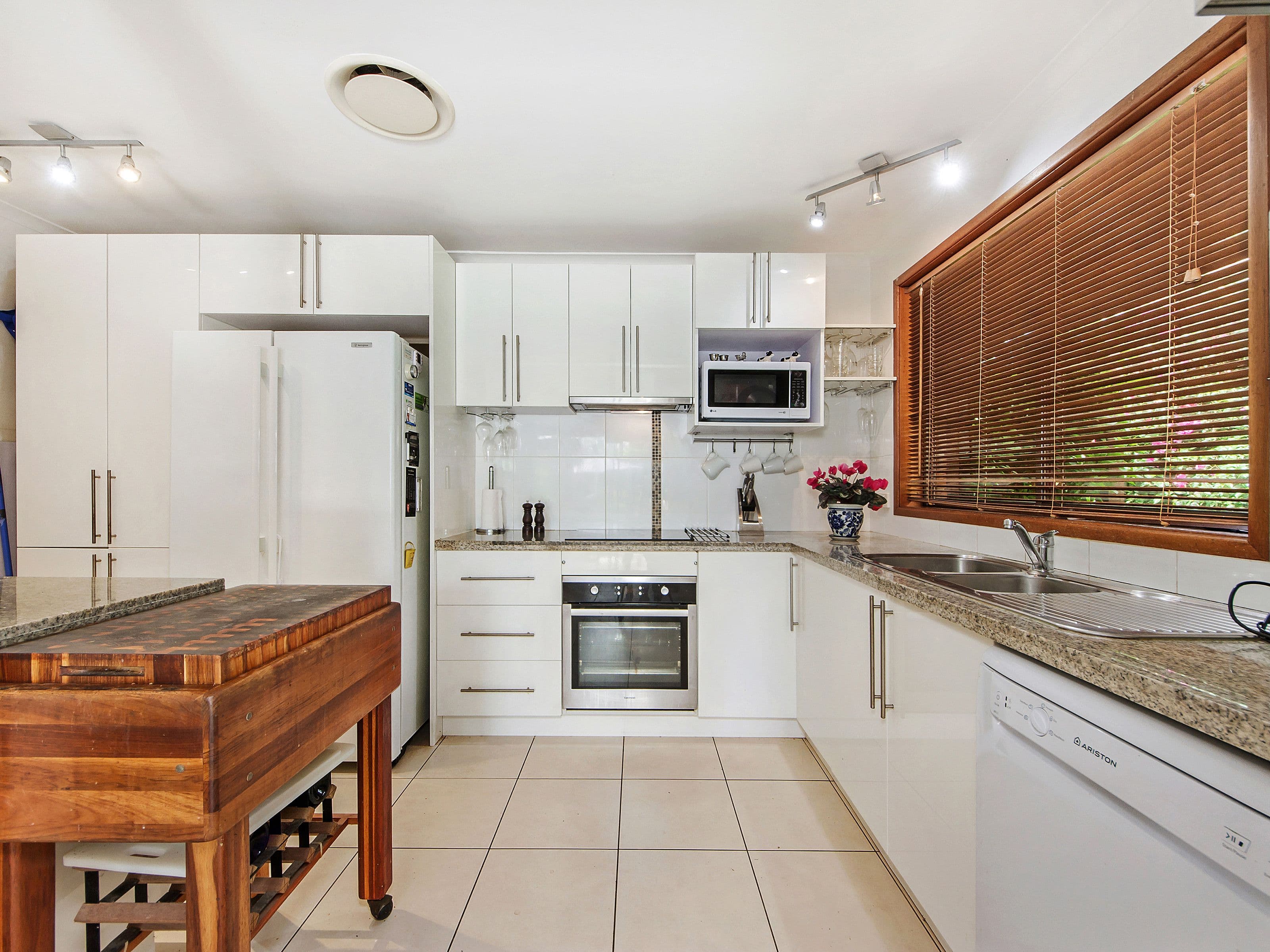 5 Royal Palm Court, Southport QLD 4215, Southport - Thumbnail 5
